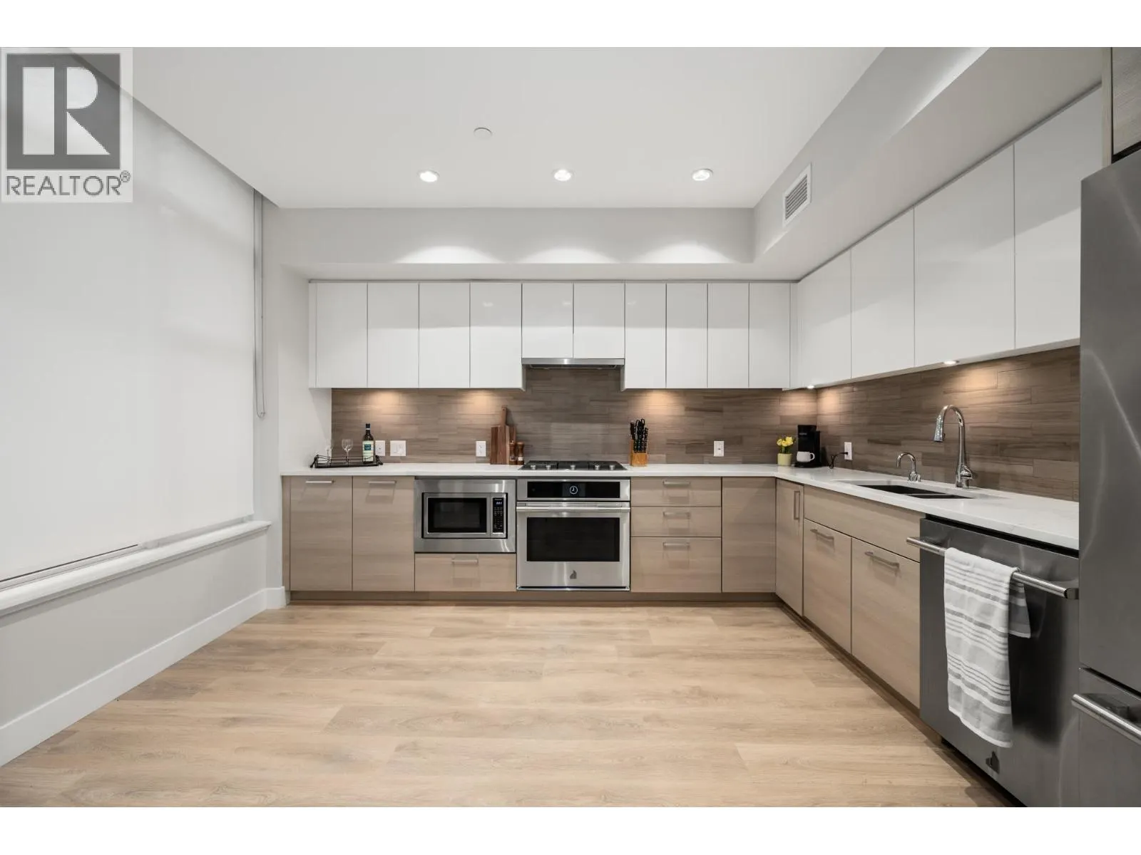 3482 MARINE WAY