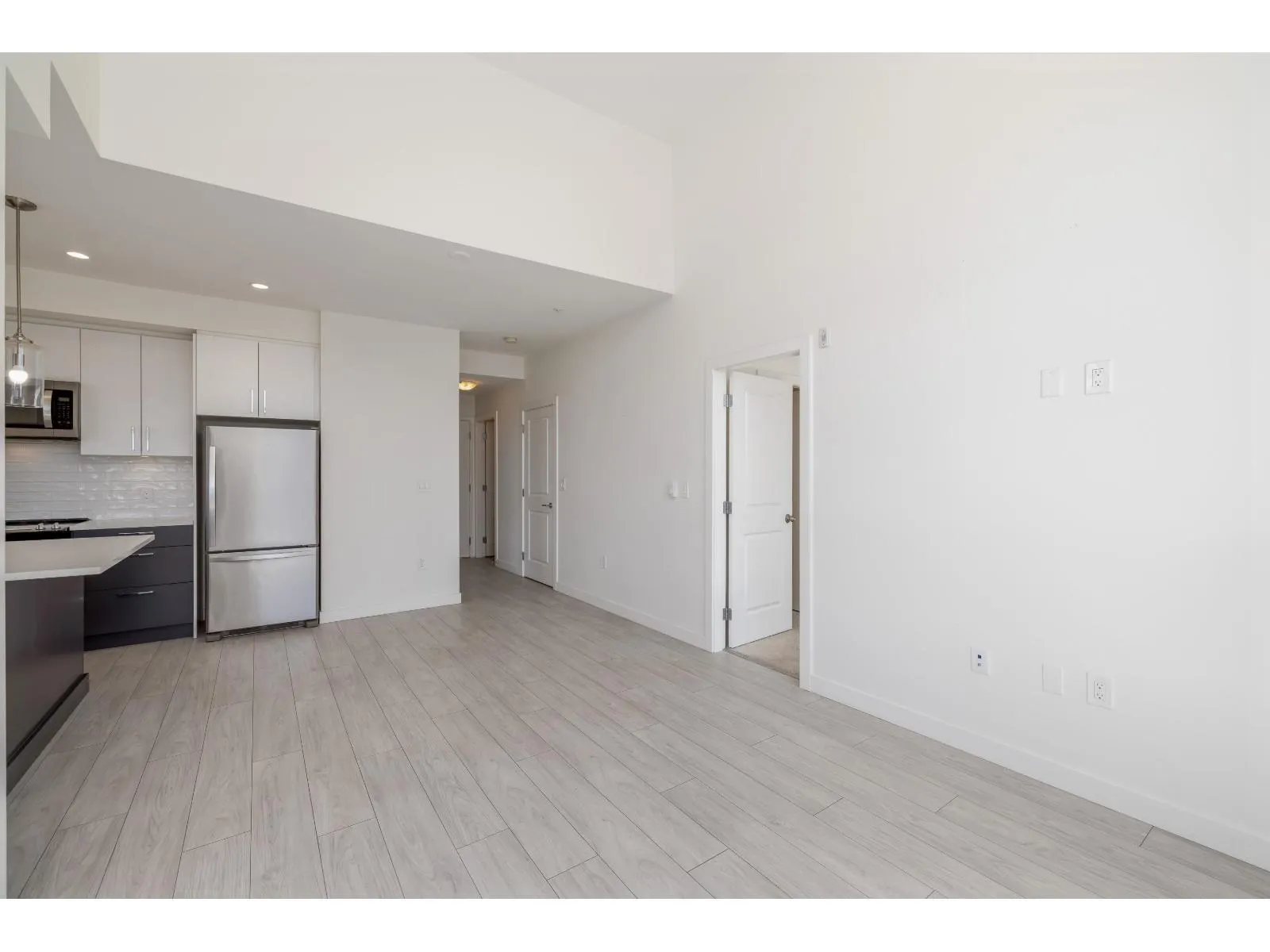 B618 20834 80 AVENUE