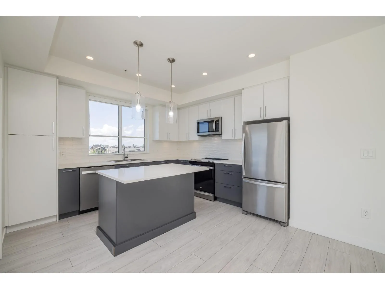 B618 20834 80 AVENUE