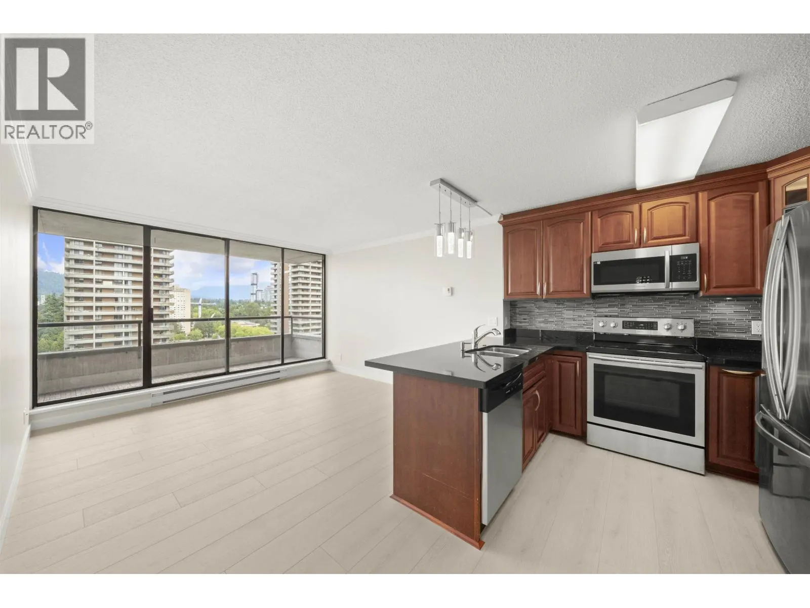 1807 3970 CARRIGAN CRESCENT