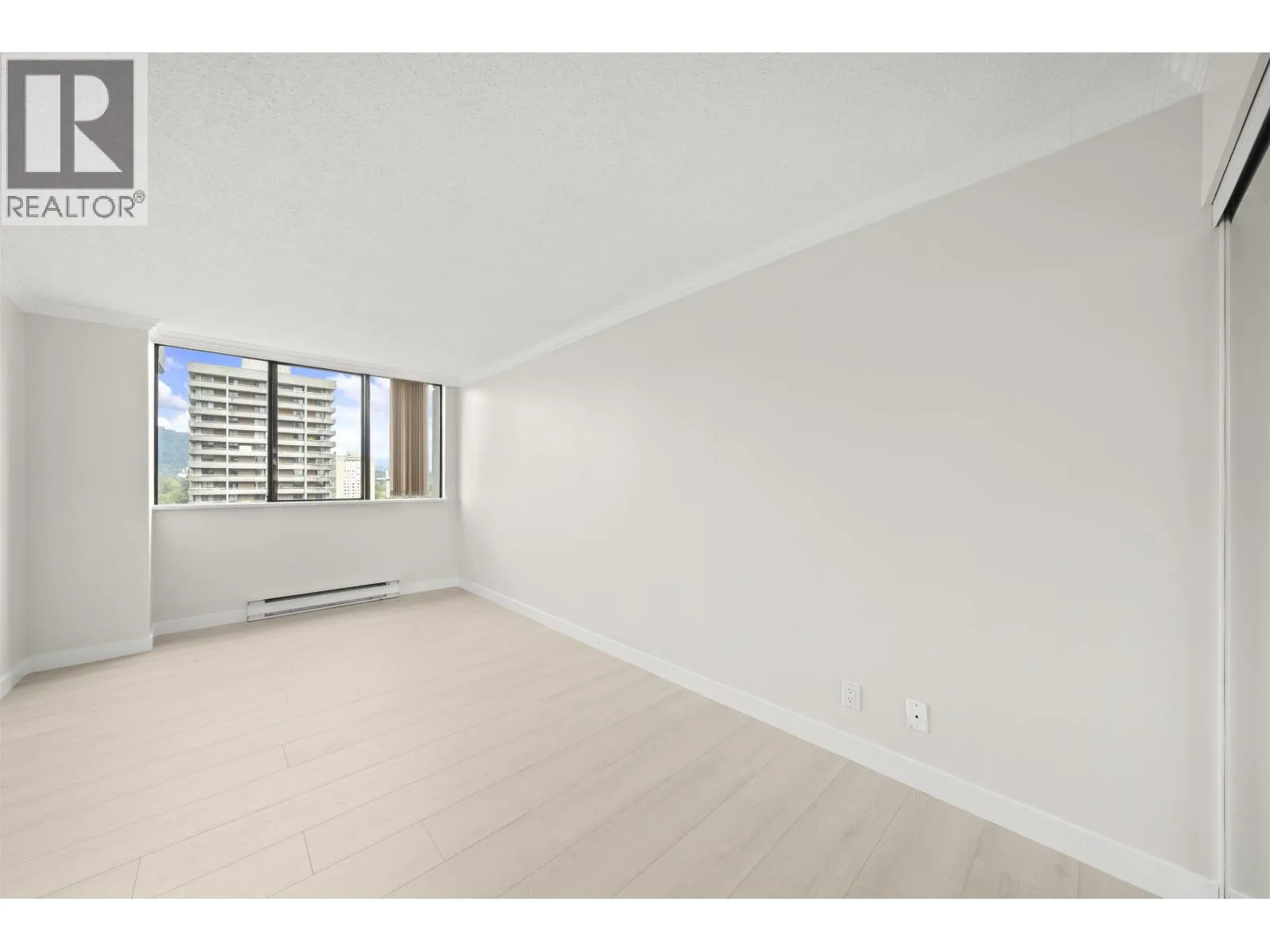 1807 3970 CARRIGAN CRESCENT