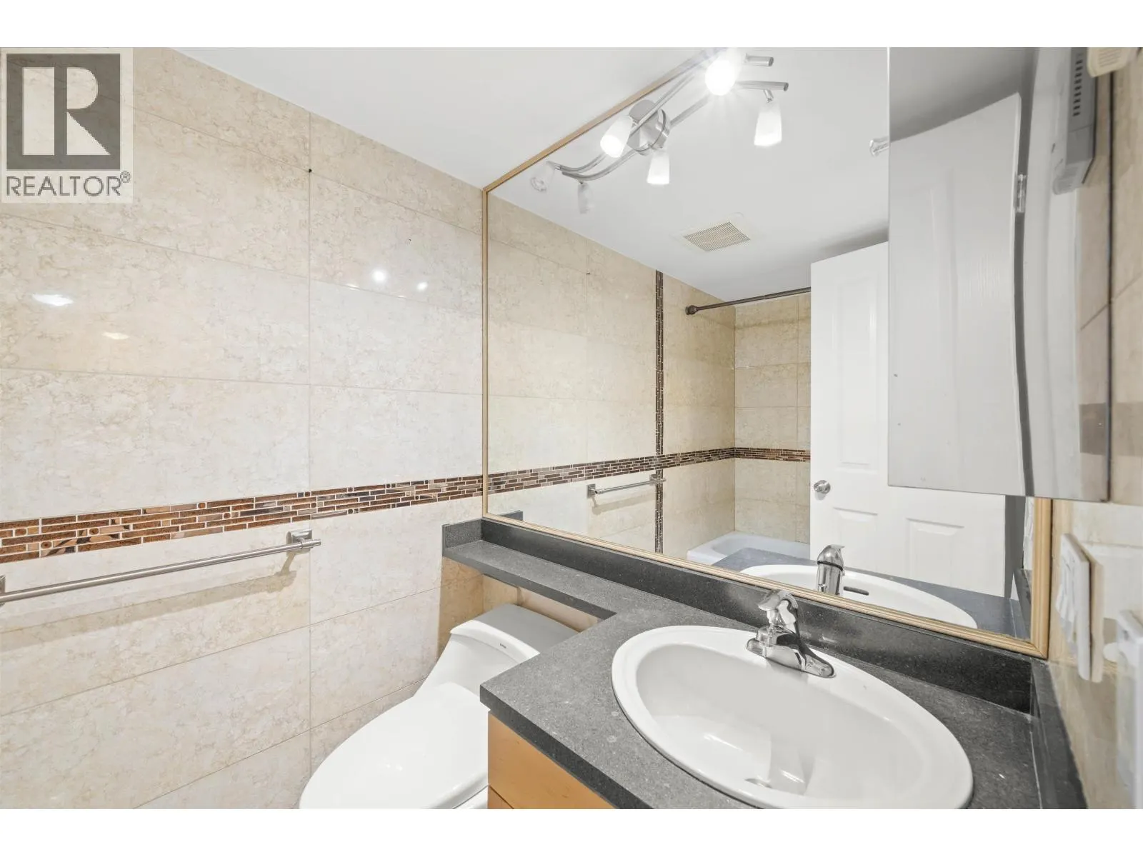 1807 3970 CARRIGAN CRESCENT