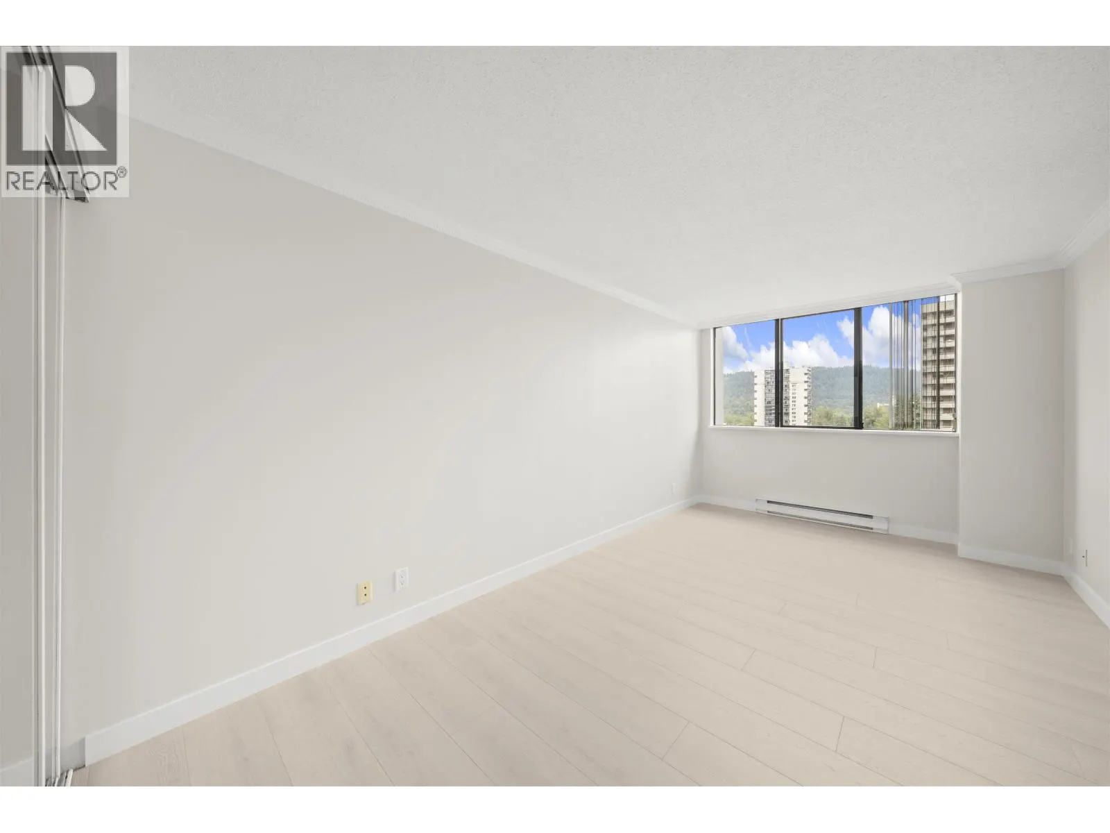 1807 3970 CARRIGAN CRESCENT