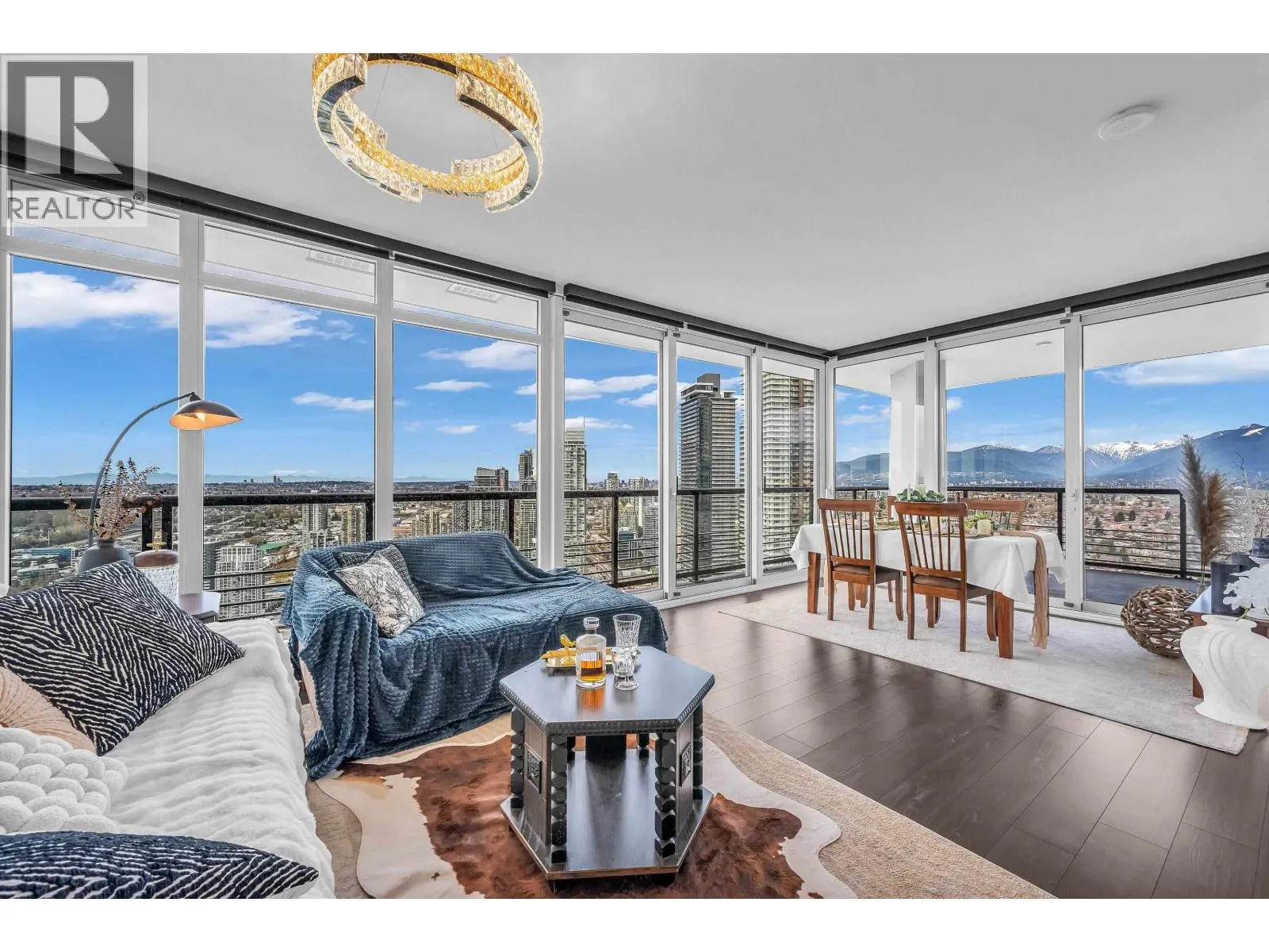 4202 4720 LOUGHEED HIGHWAY
