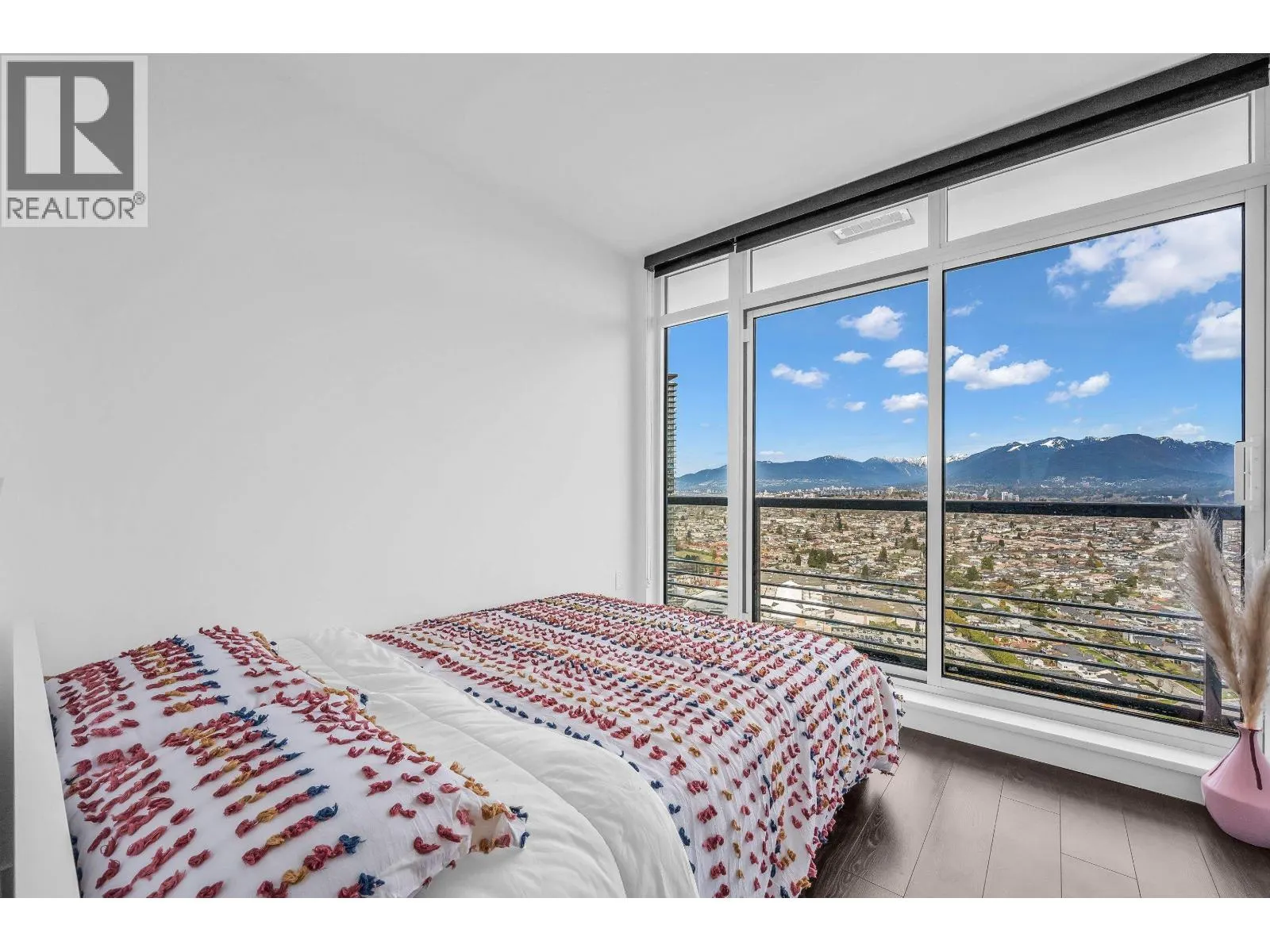 4202 4720 LOUGHEED HIGHWAY
