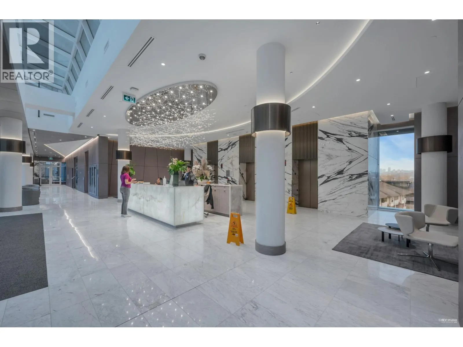 4202 4720 LOUGHEED HIGHWAY