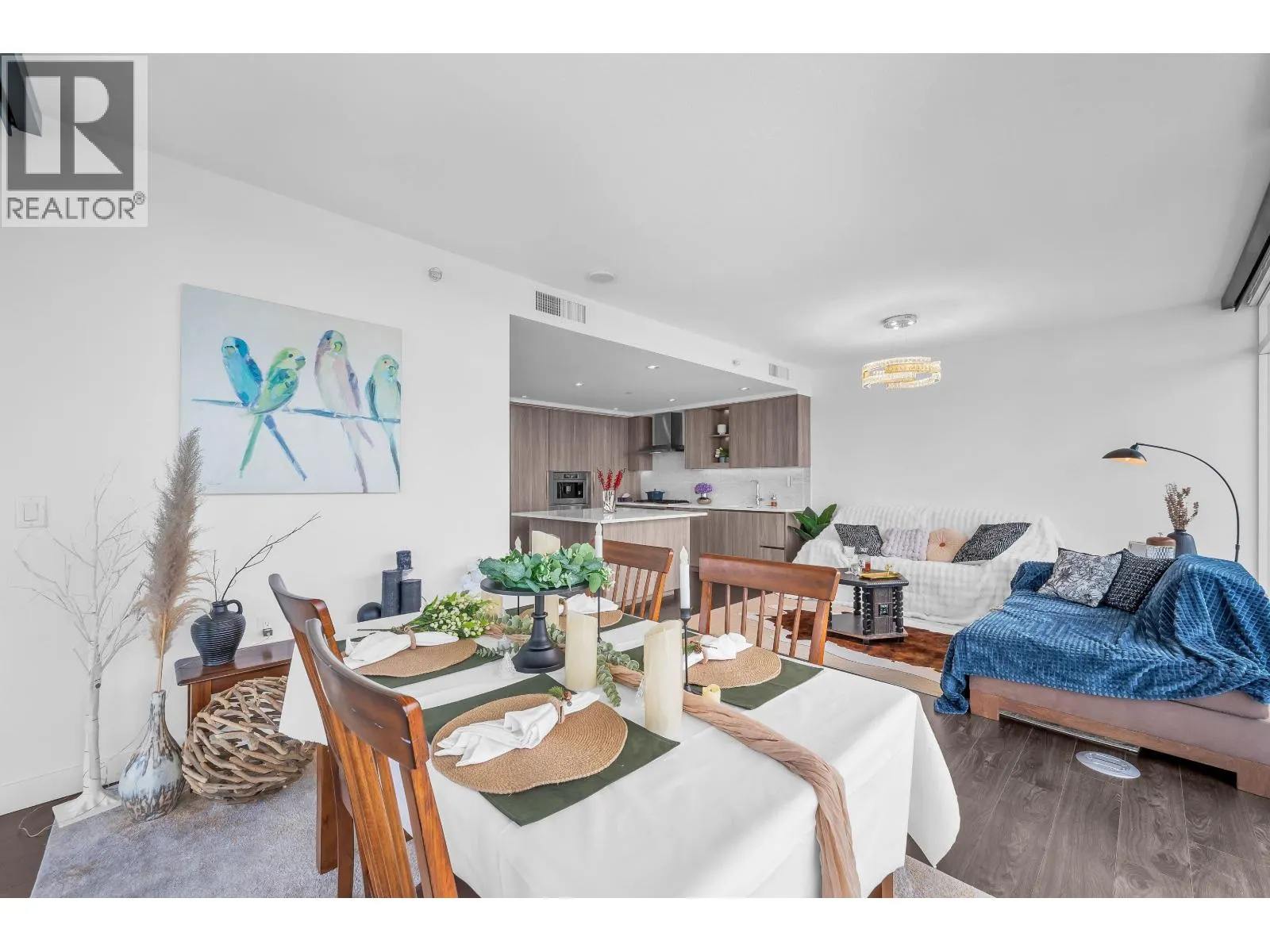4202 4720 LOUGHEED HIGHWAY