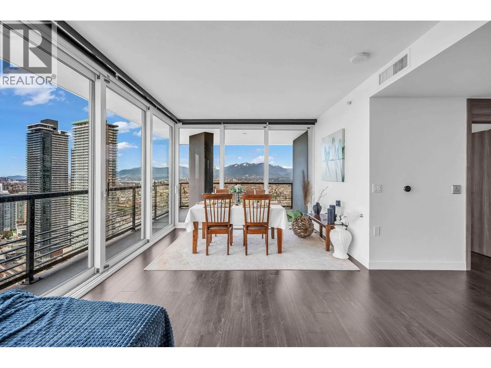 4202 4720 LOUGHEED HIGHWAY