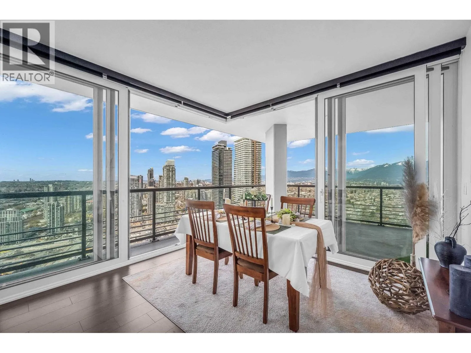 4202 4720 LOUGHEED HIGHWAY