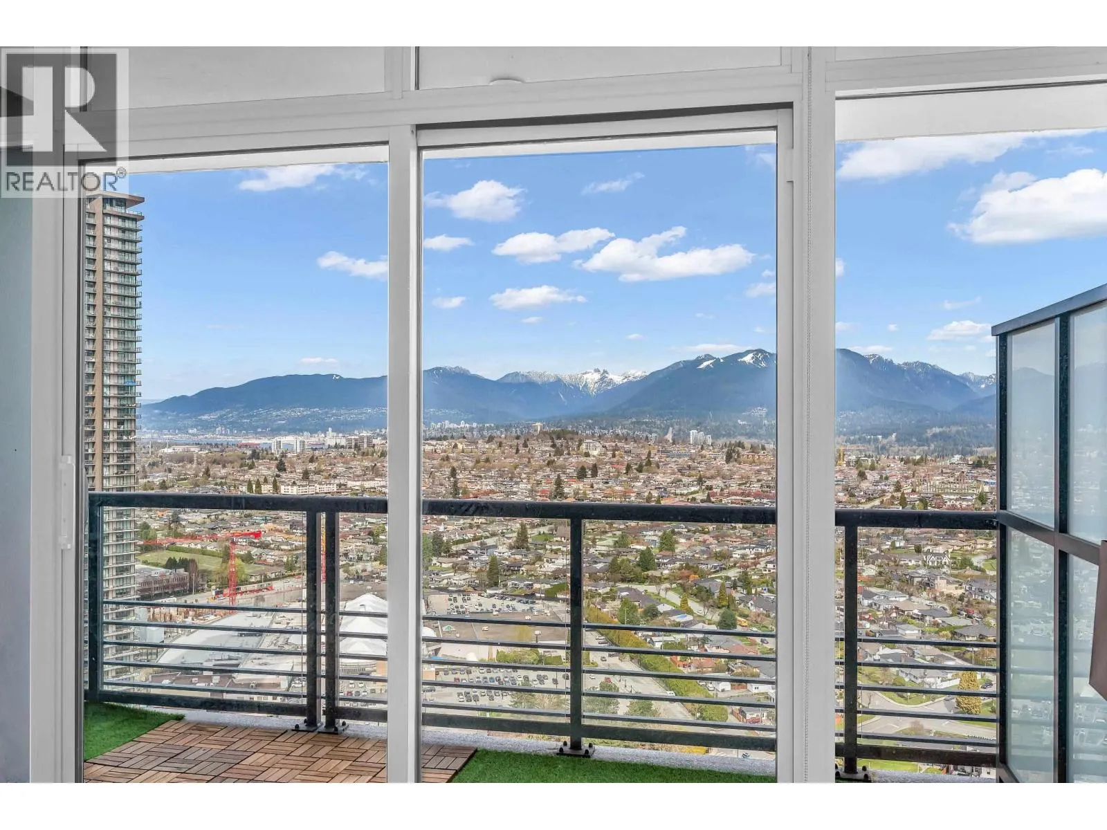 4202 4720 LOUGHEED HIGHWAY