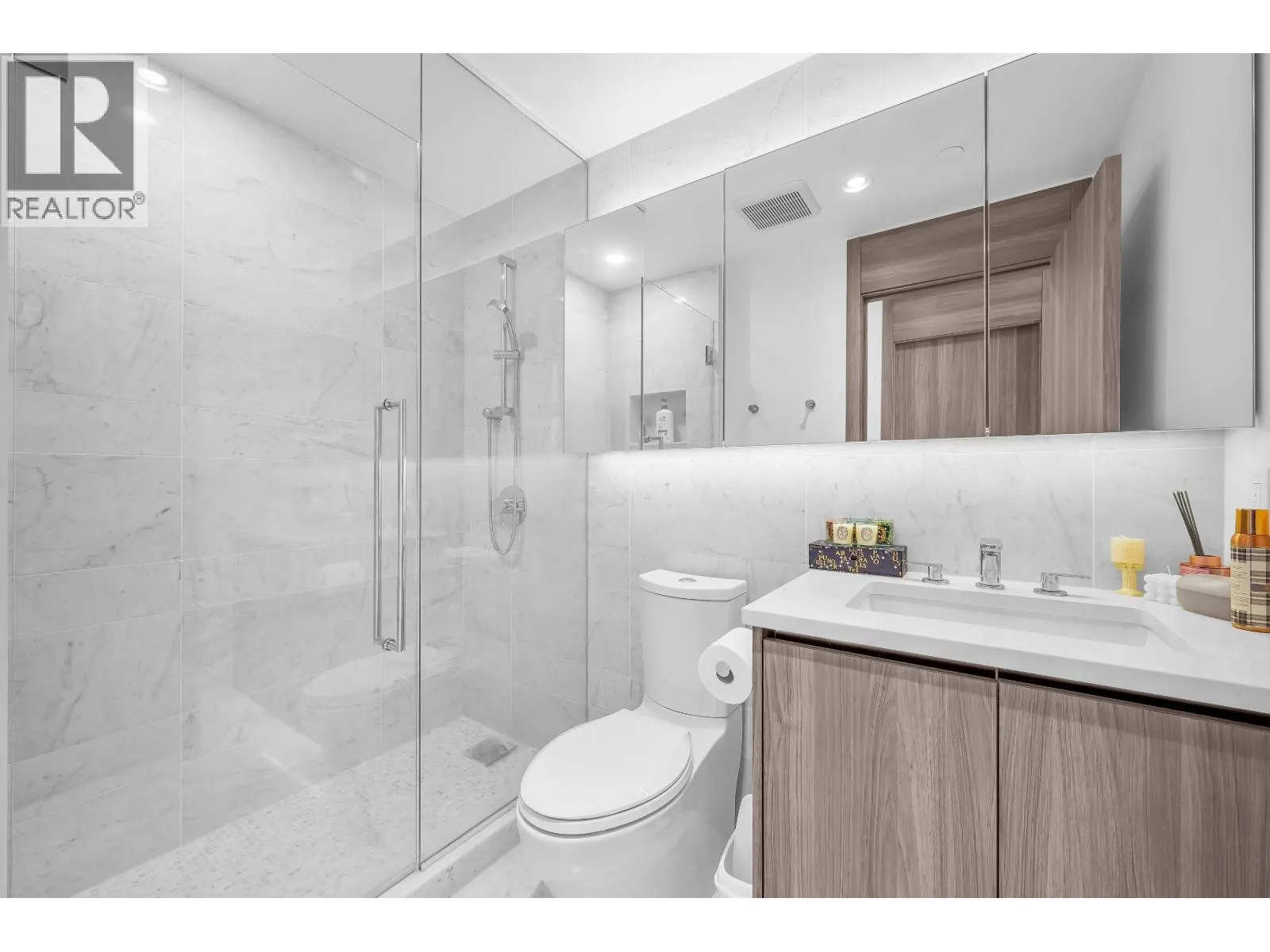4202 4720 LOUGHEED HIGHWAY