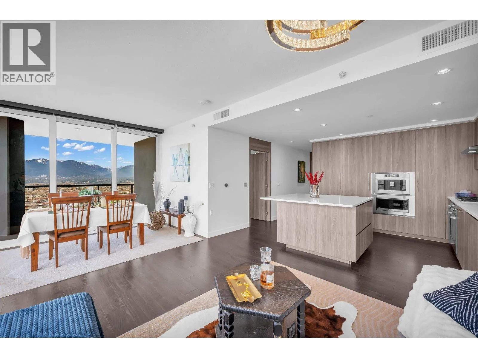 4202 4720 LOUGHEED HIGHWAY