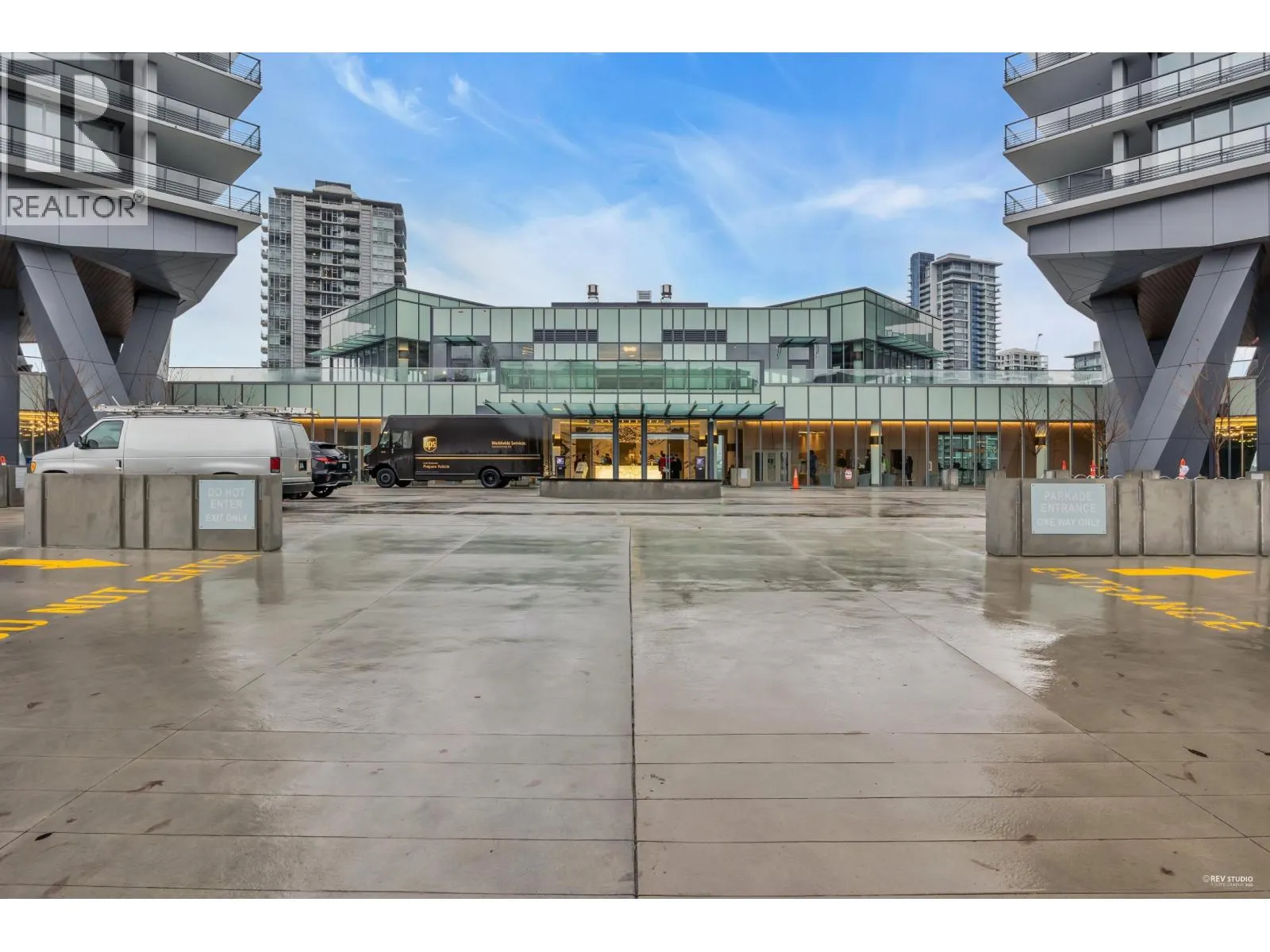 4202 4720 LOUGHEED HIGHWAY