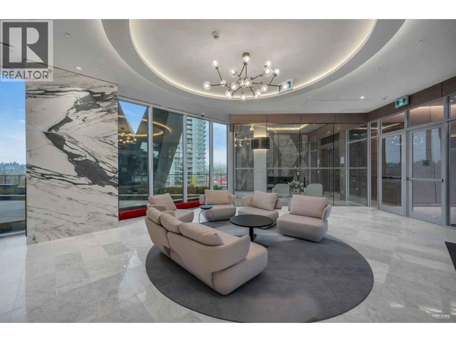 4202 4720 LOUGHEED HIGHWAY