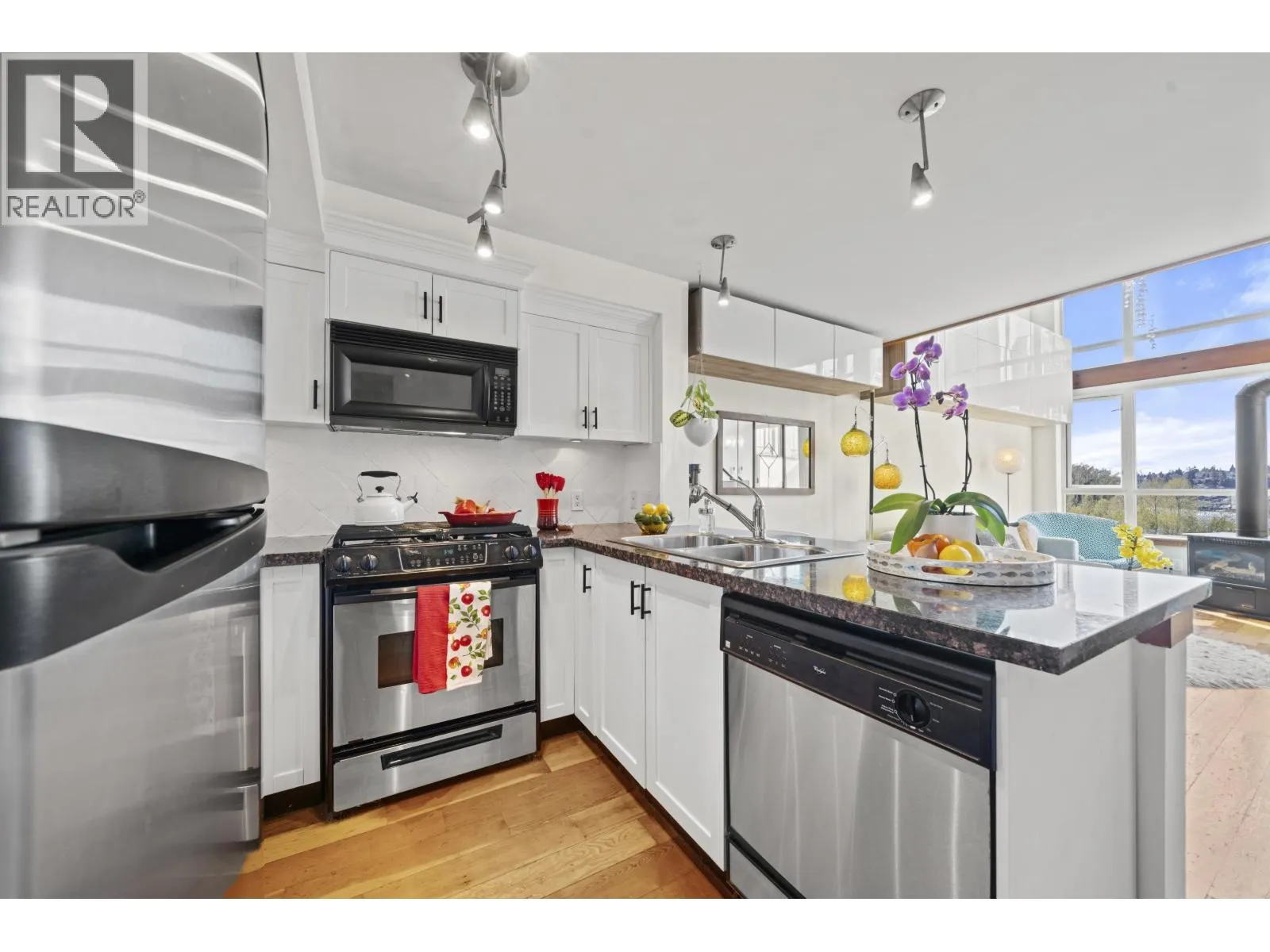 508 10 RENAISSANCE SQUARE
