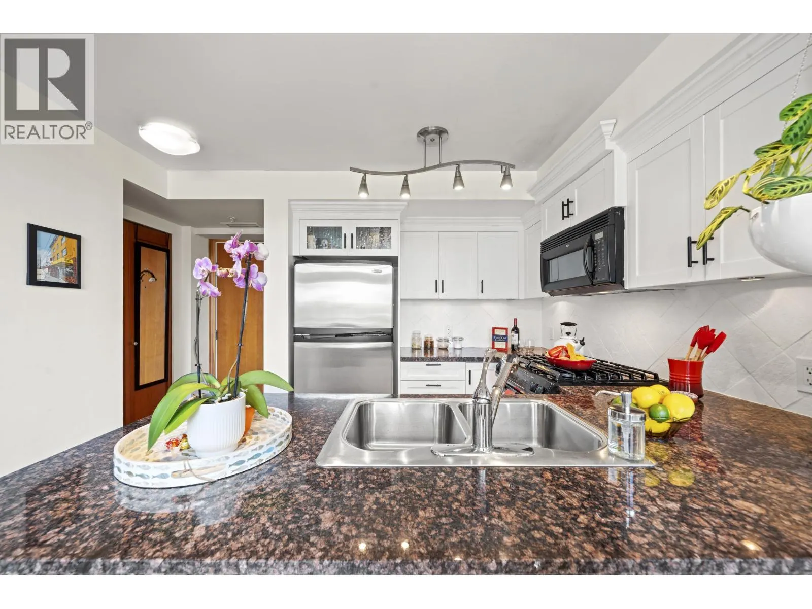 508 10 RENAISSANCE SQUARE