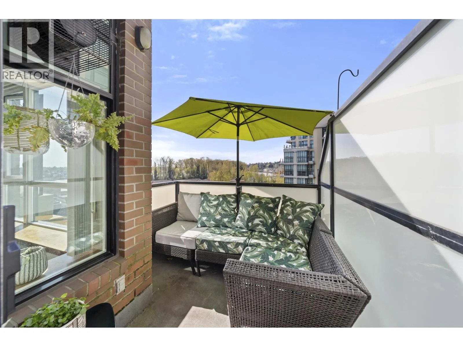 508 10 RENAISSANCE SQUARE