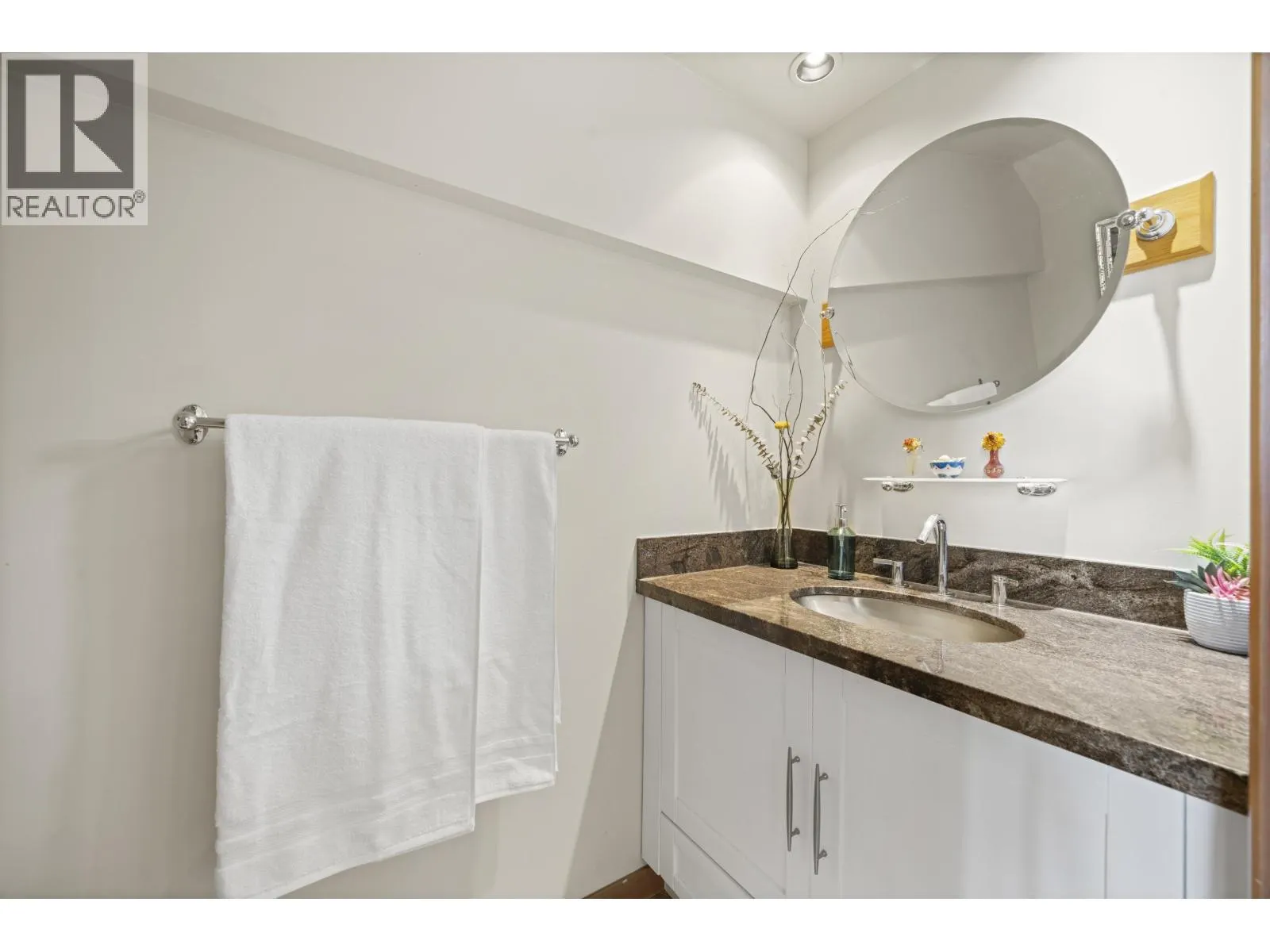 508 10 RENAISSANCE SQUARE