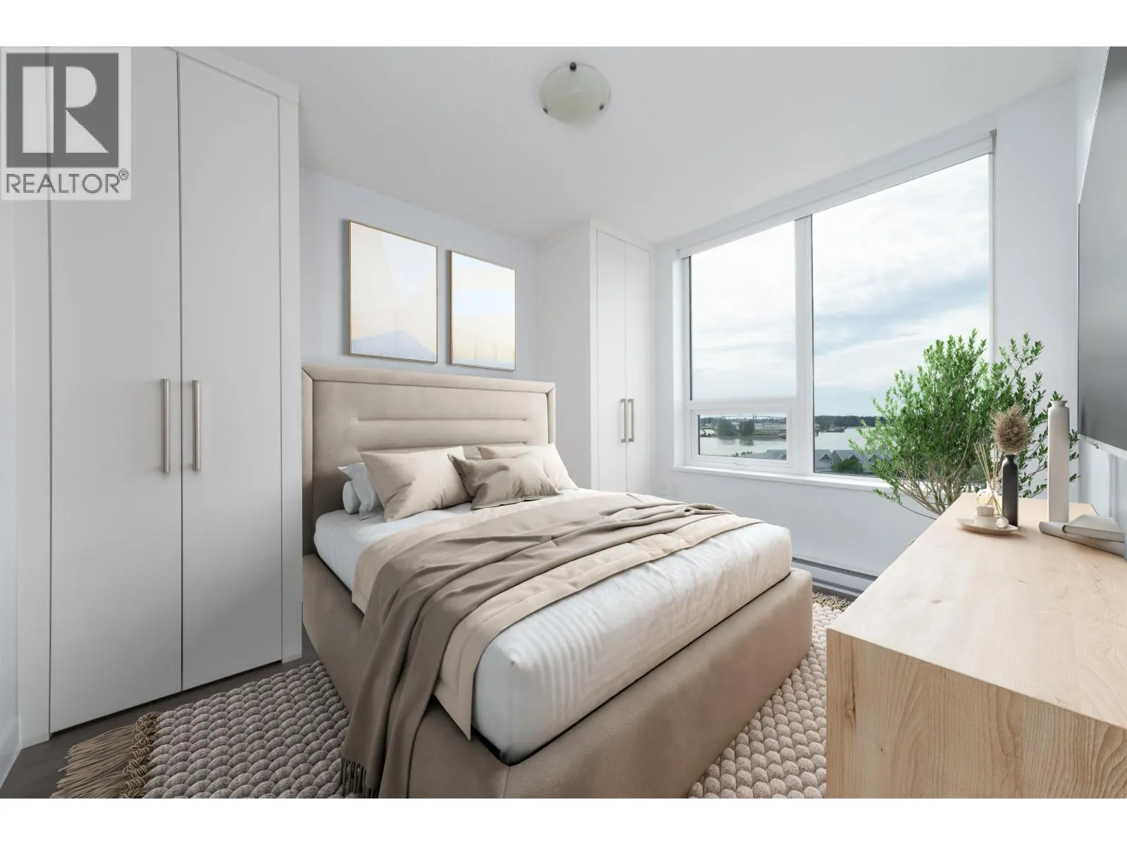 912 988 QUAYSIDE DRIVE