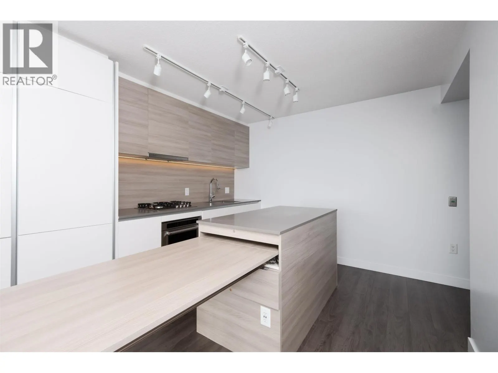912 988 QUAYSIDE DRIVE