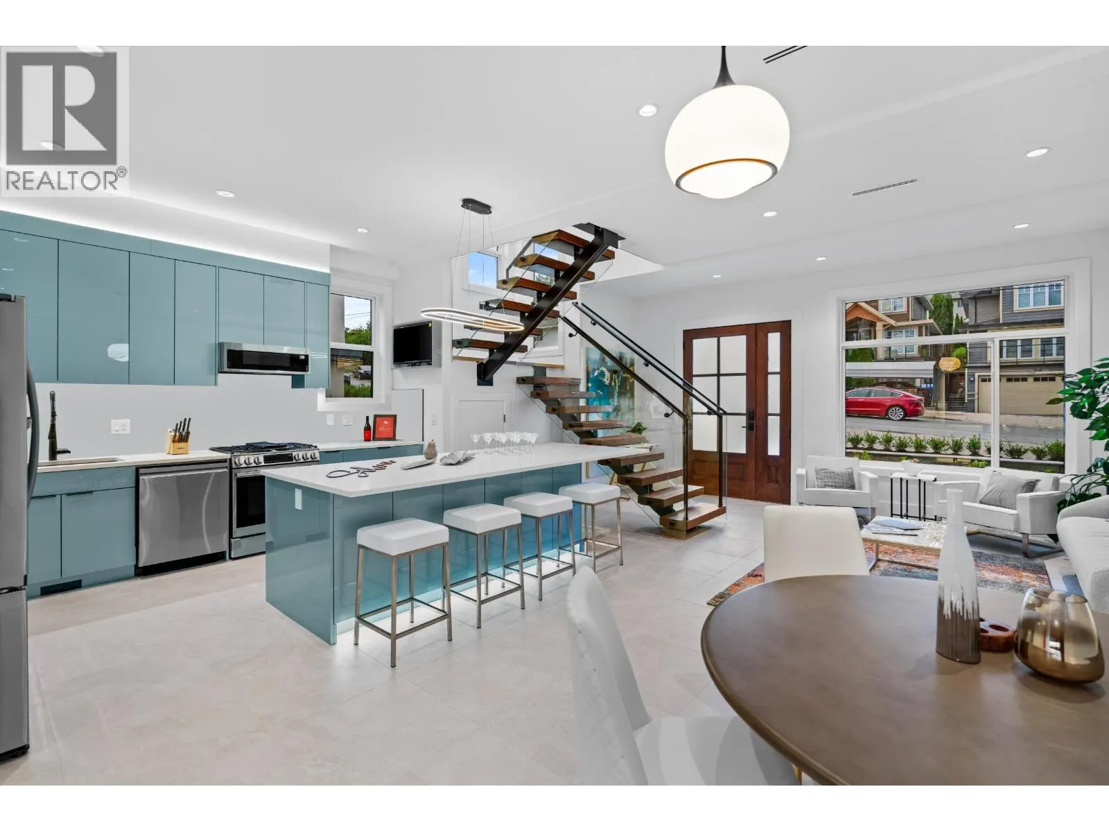 101 1204 HAMMOND AVENUE
