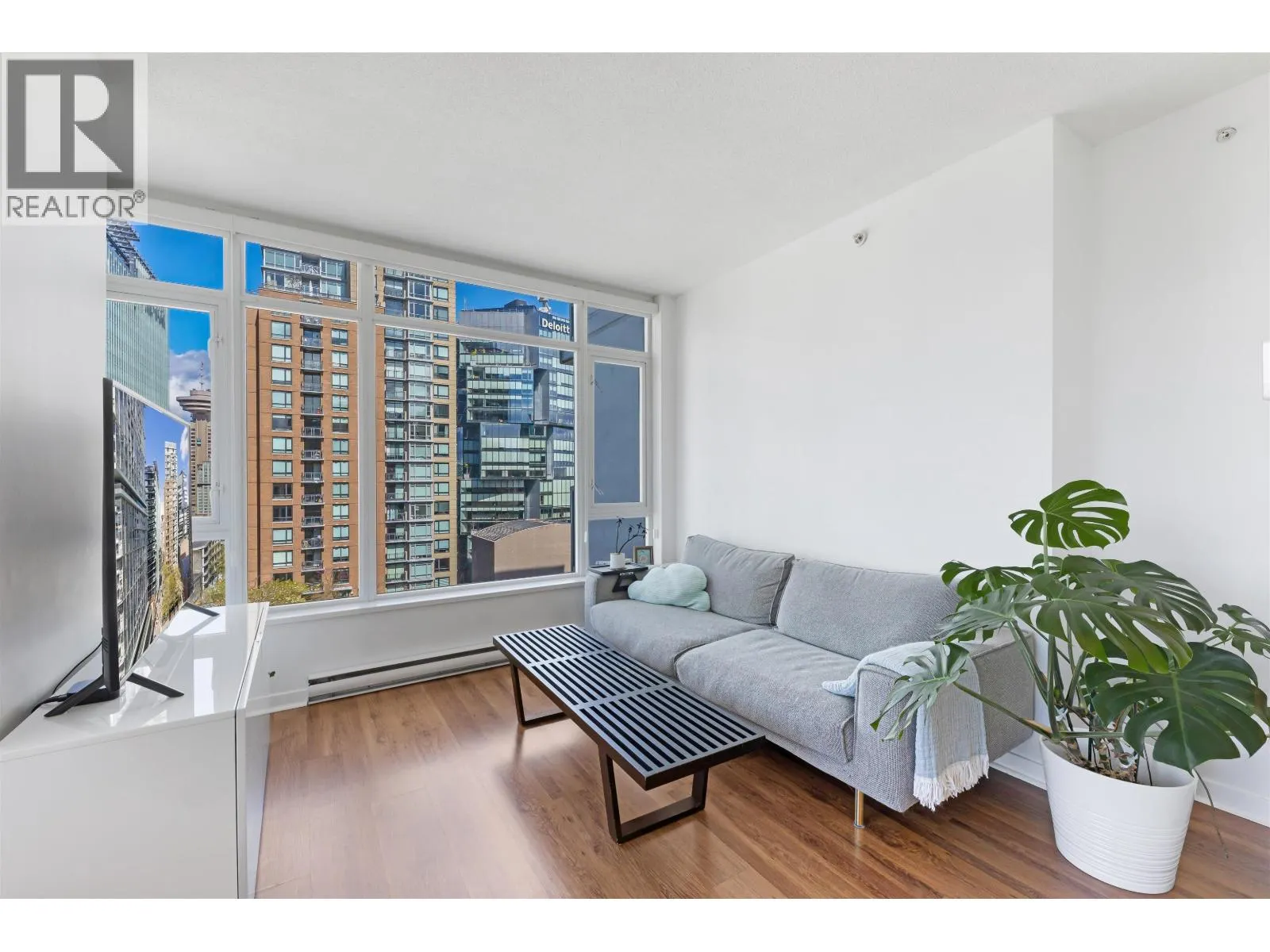 1502 480 ROBSON STREET