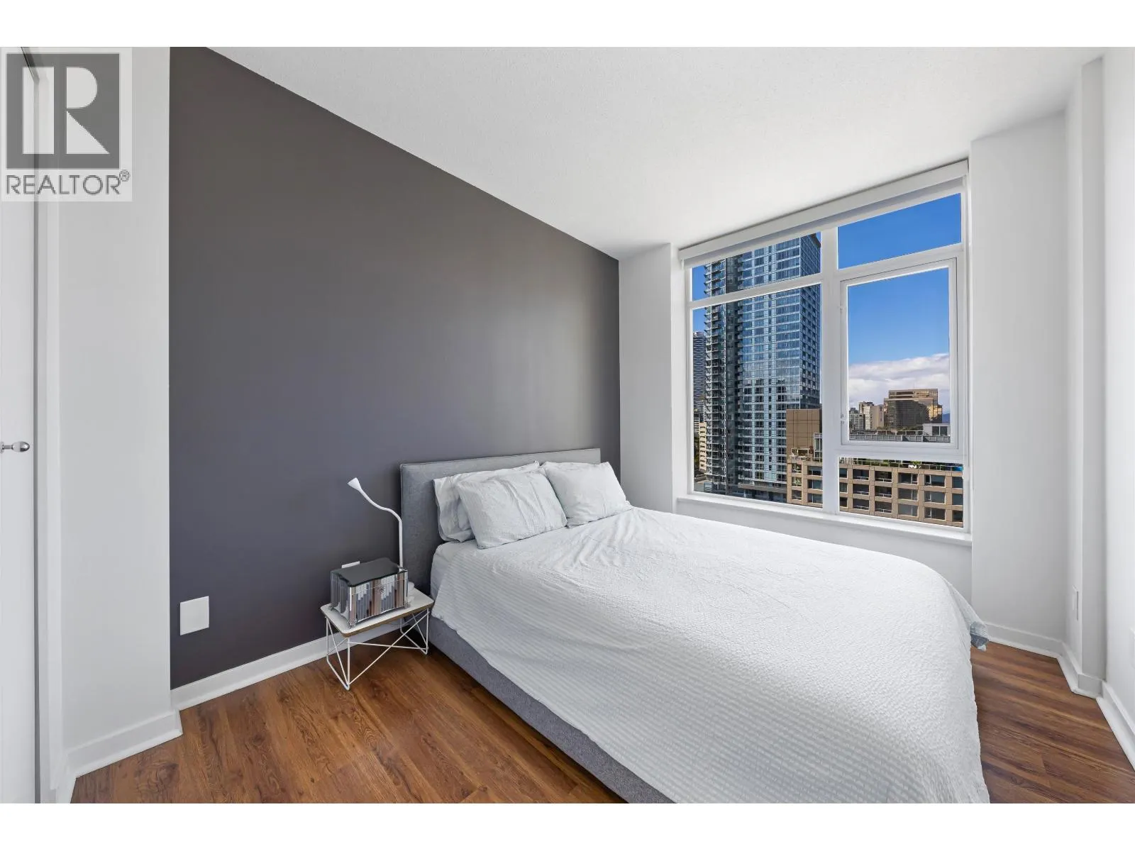 1502 480 ROBSON STREET