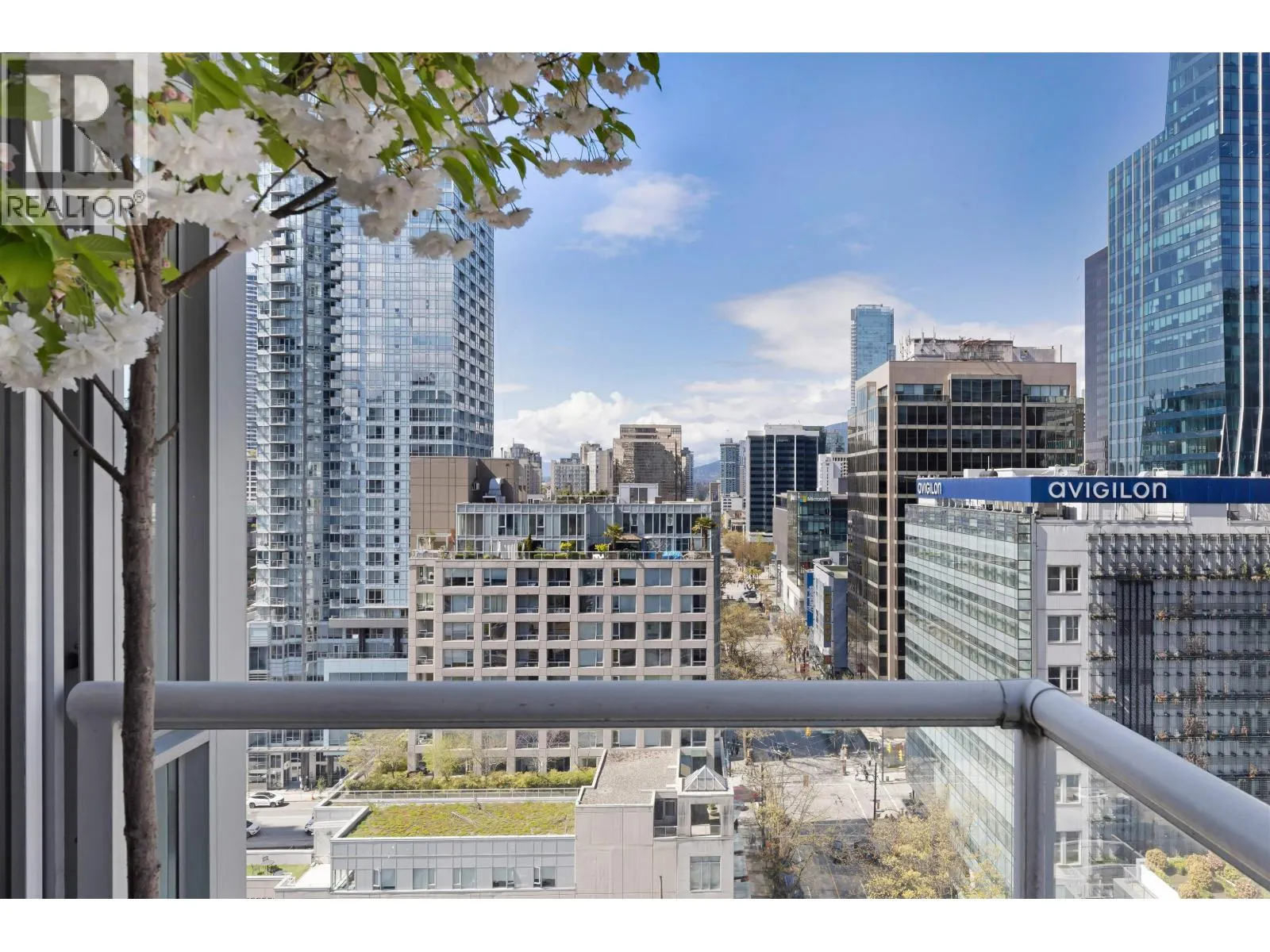 1502 480 ROBSON STREET