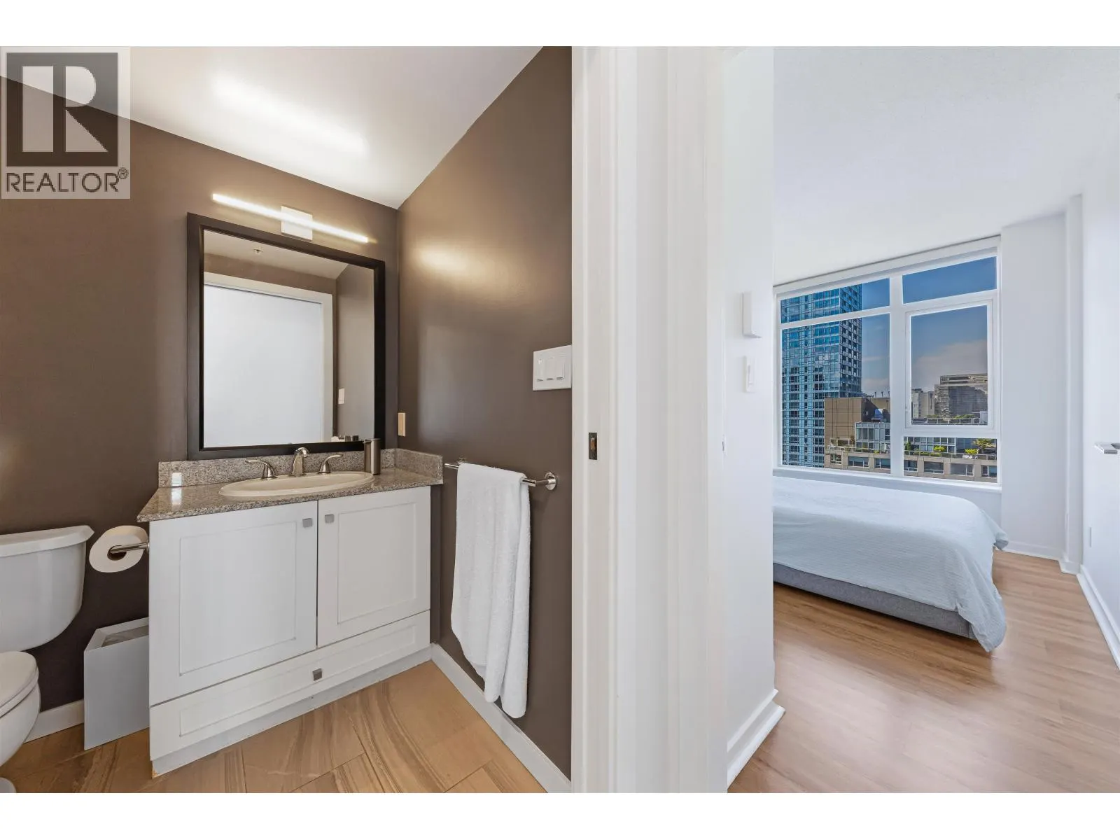 1502 480 ROBSON STREET