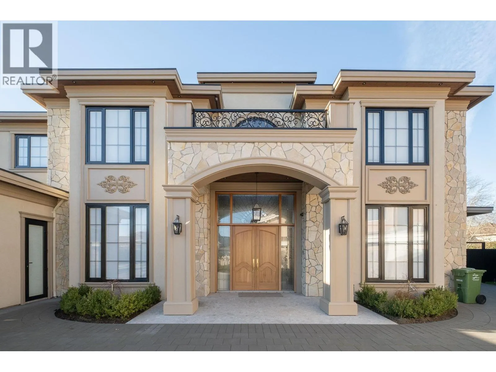 9111 MAPLE PLACE