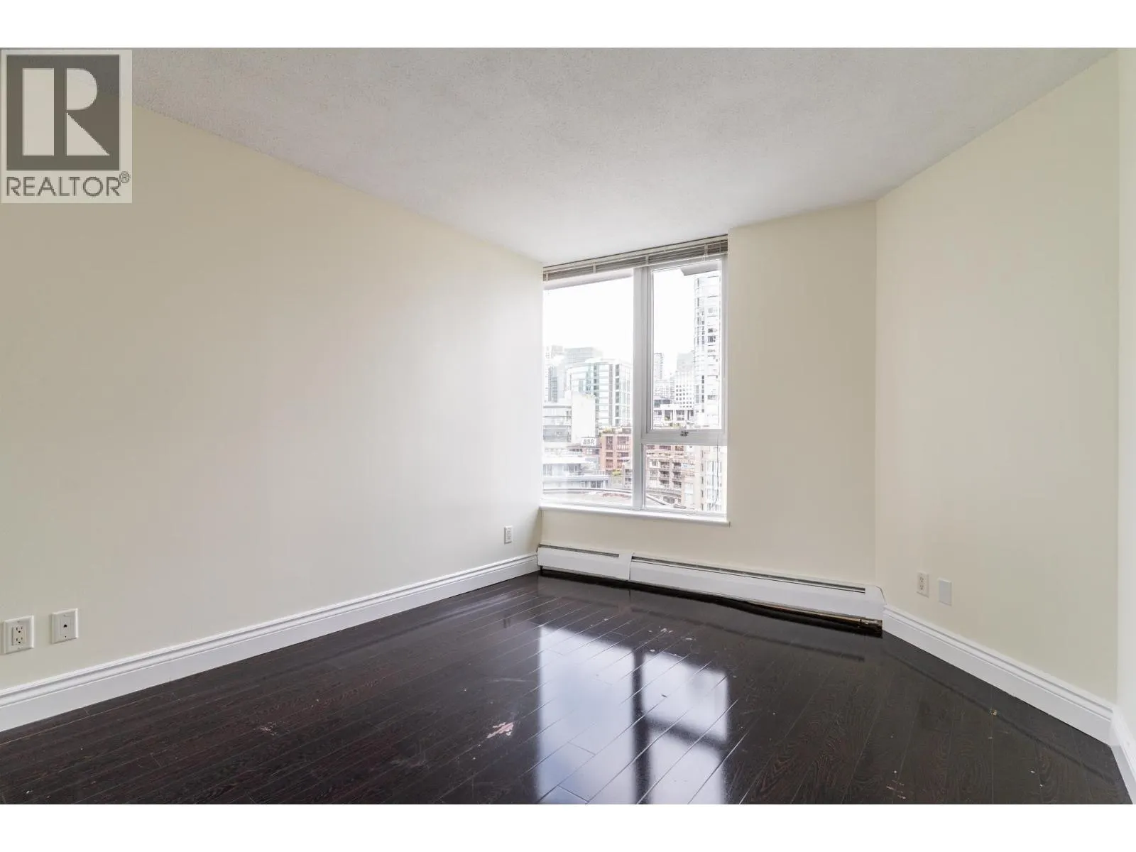 1106 58 KEEFER PLACE