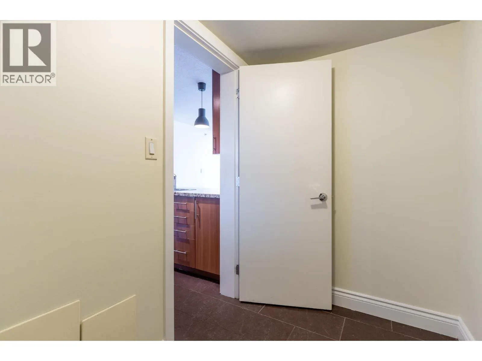 1106 58 KEEFER PLACE