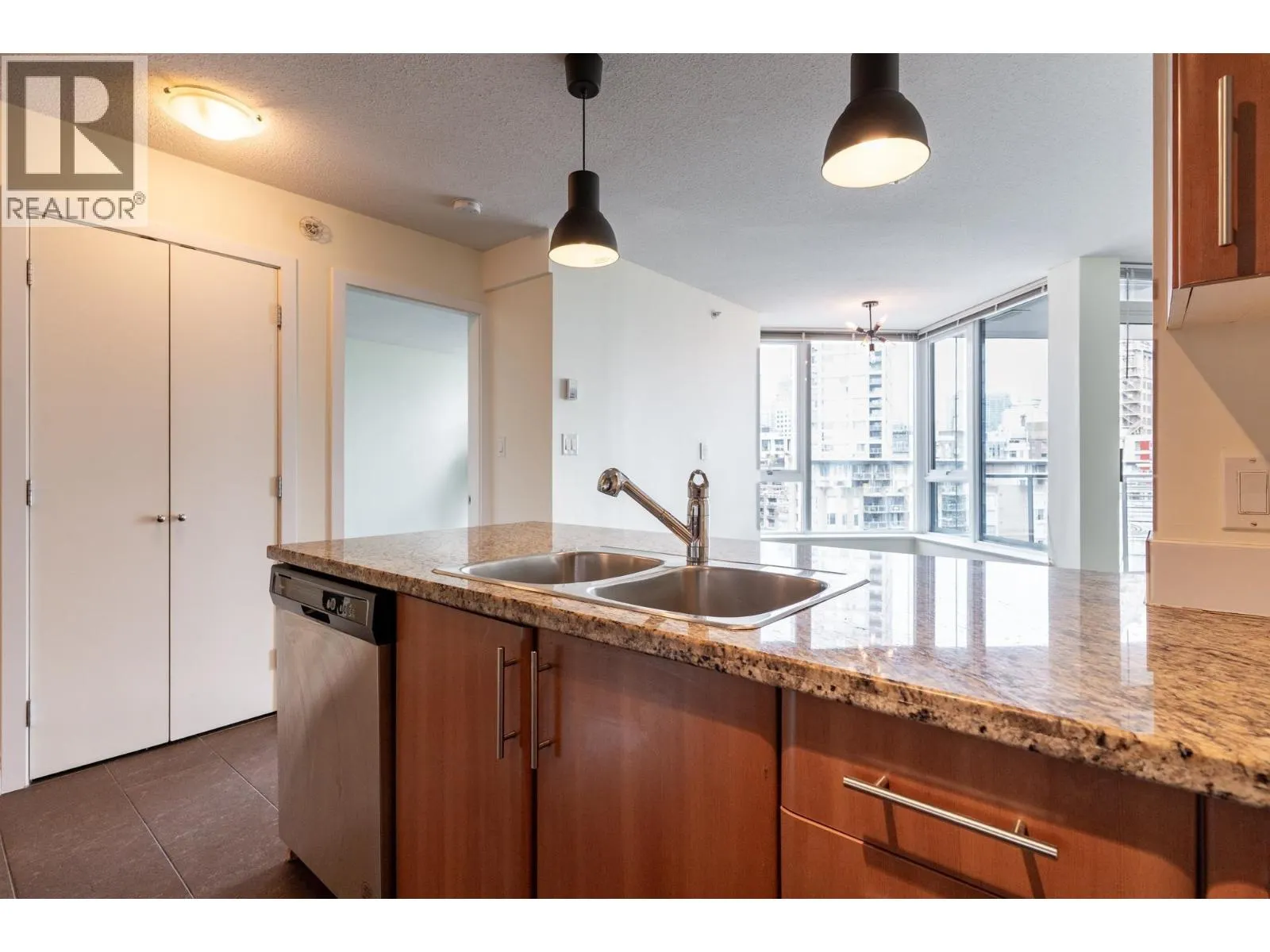1106 58 KEEFER PLACE