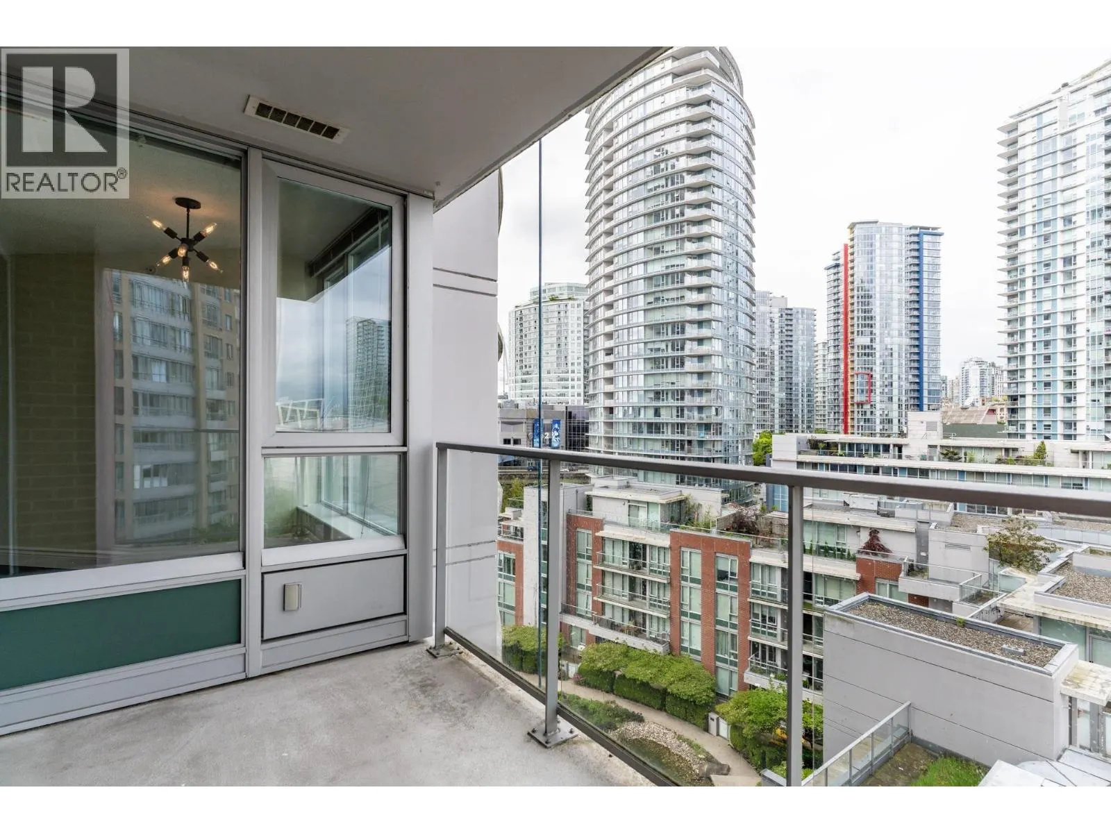 1106 58 KEEFER PLACE