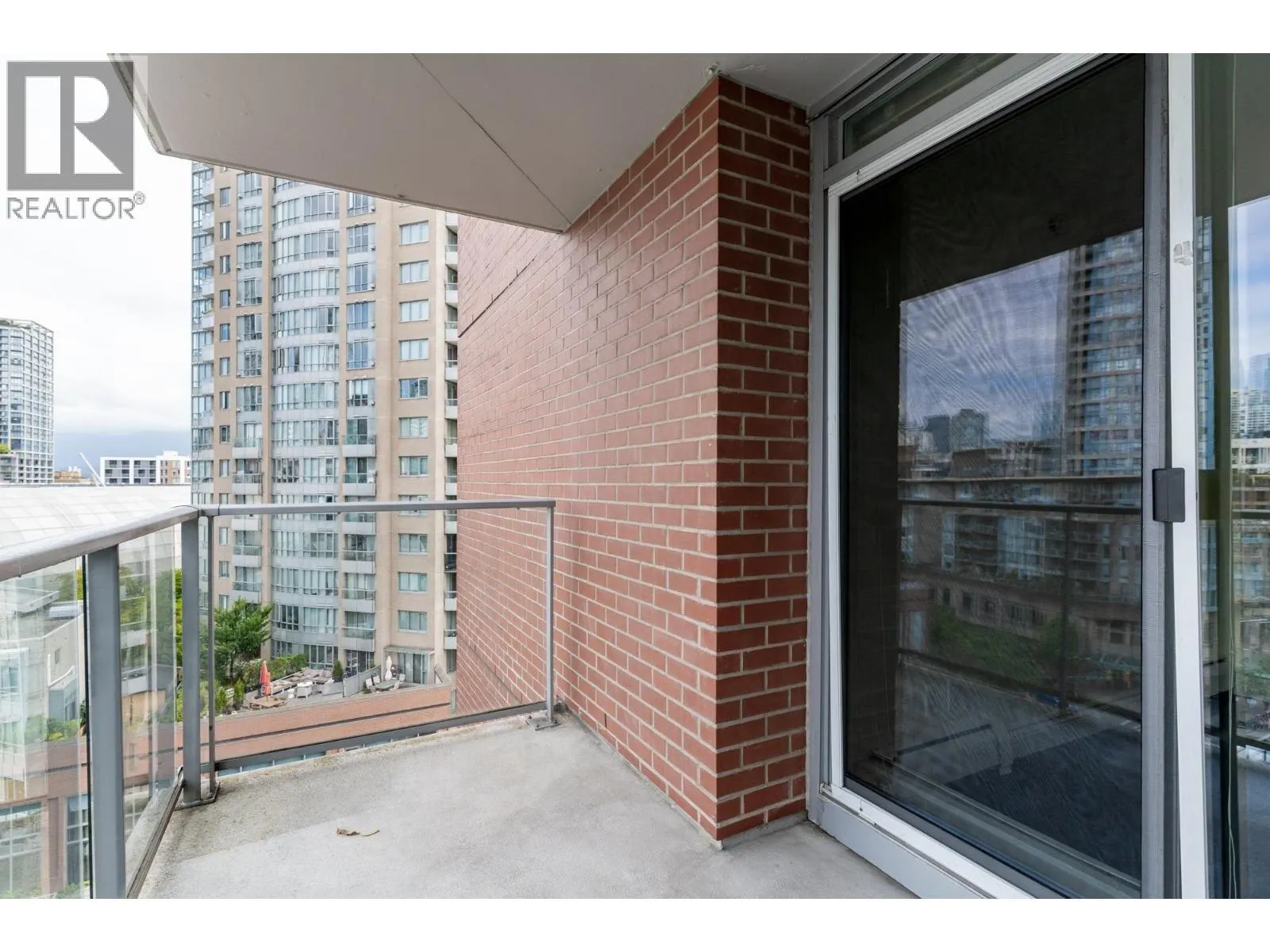 1106 58 KEEFER PLACE