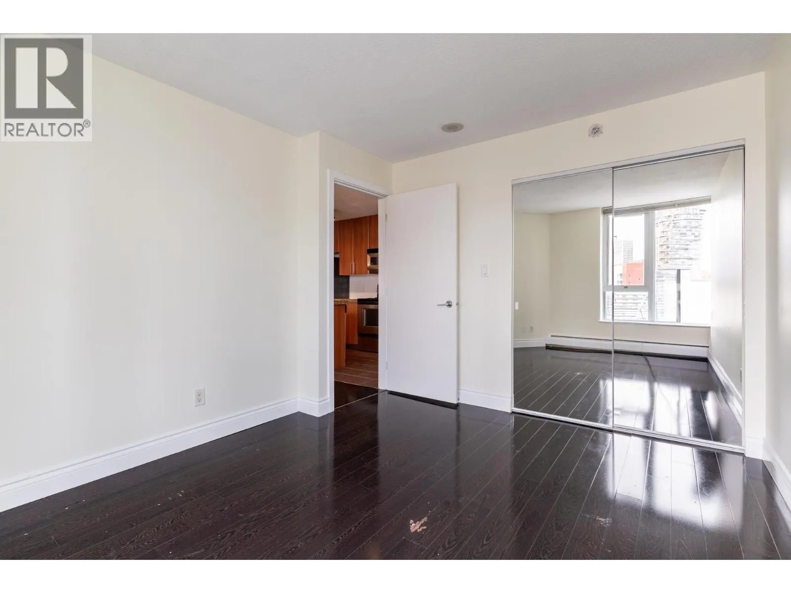 1106 58 KEEFER PLACE