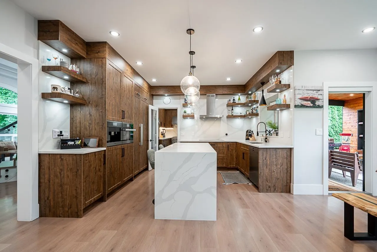 10411 170A STREET