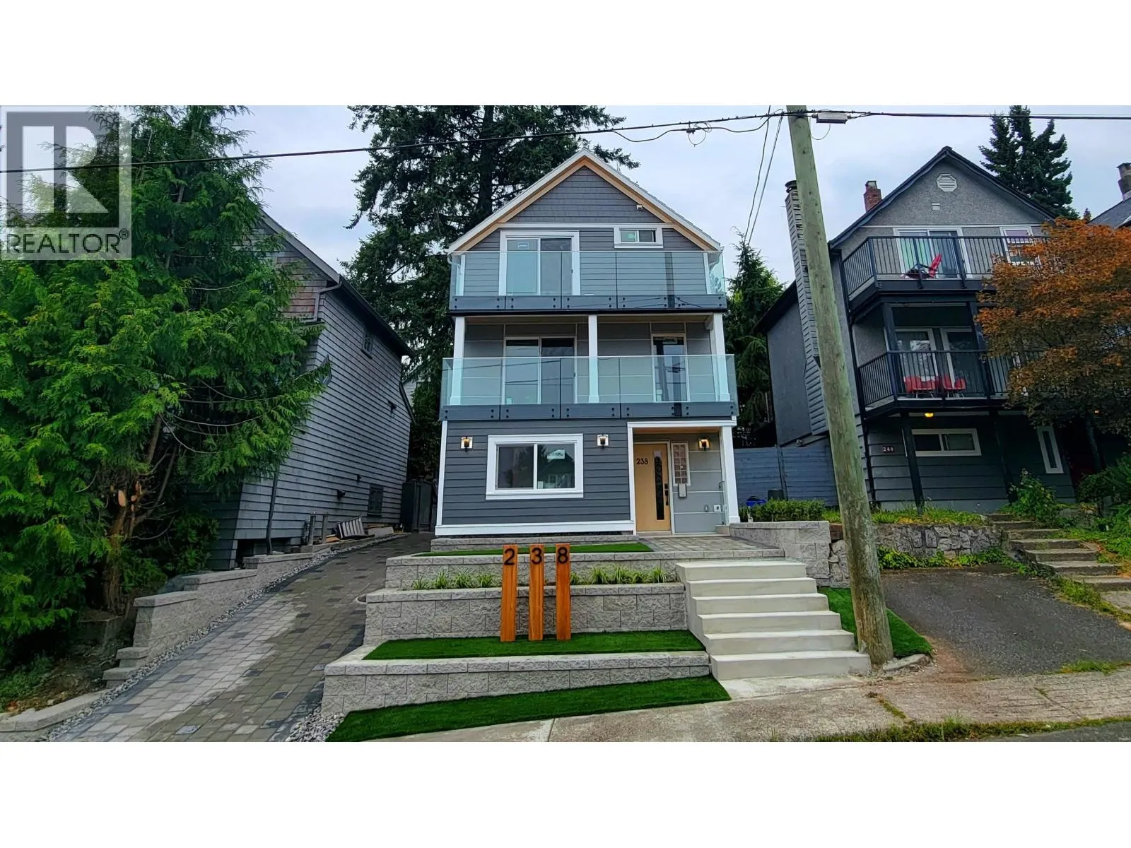 238 E 28TH STREET