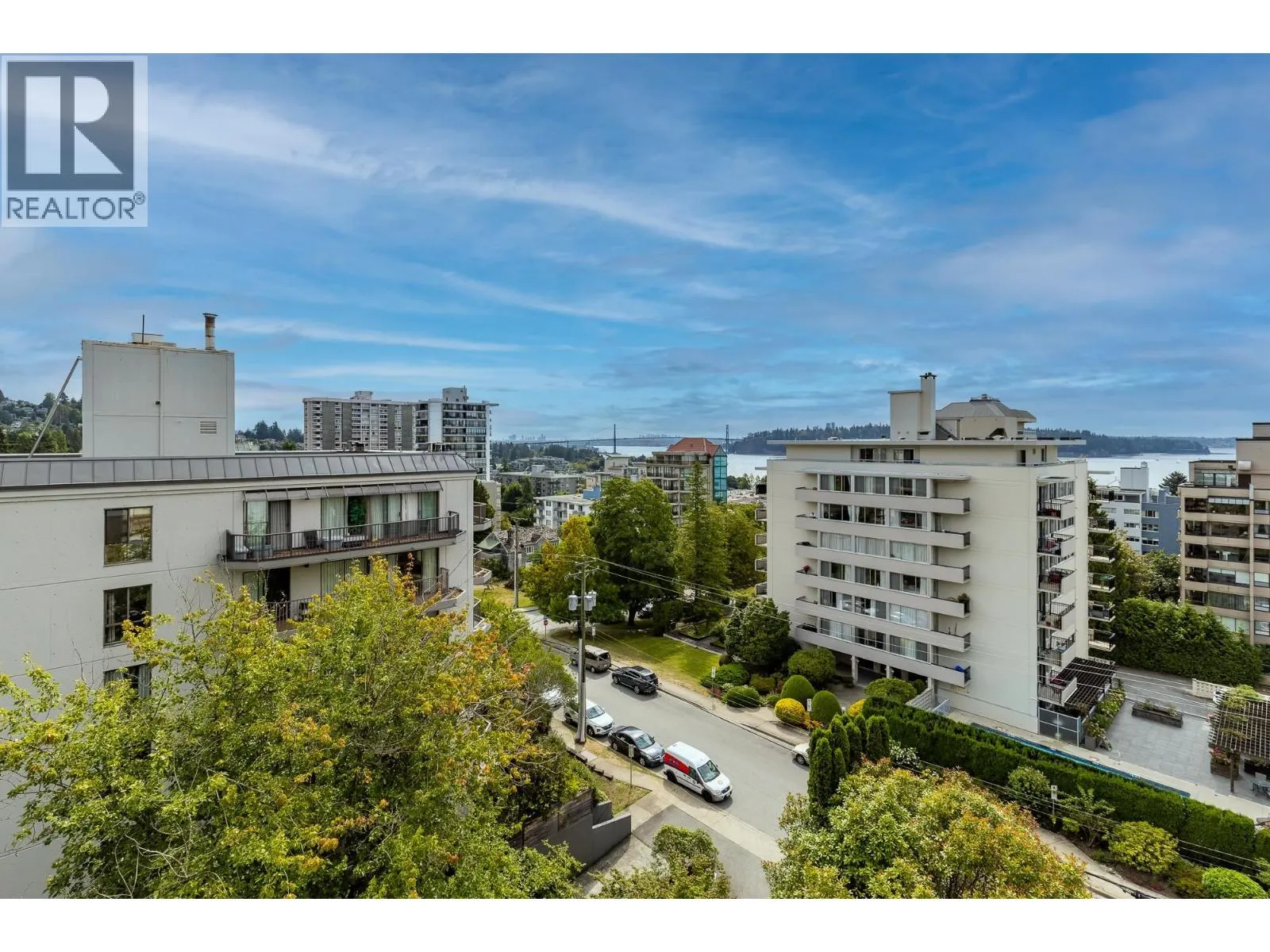 803 1745 ESQUIMALT AVENUE