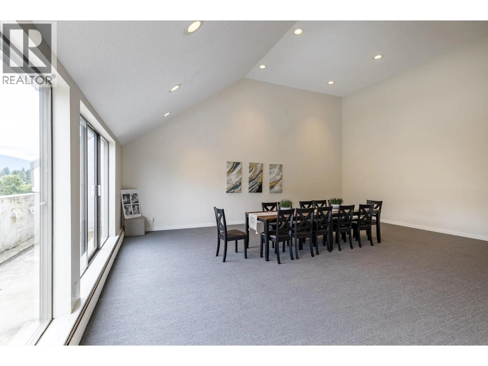 803 1745 ESQUIMALT AVENUE