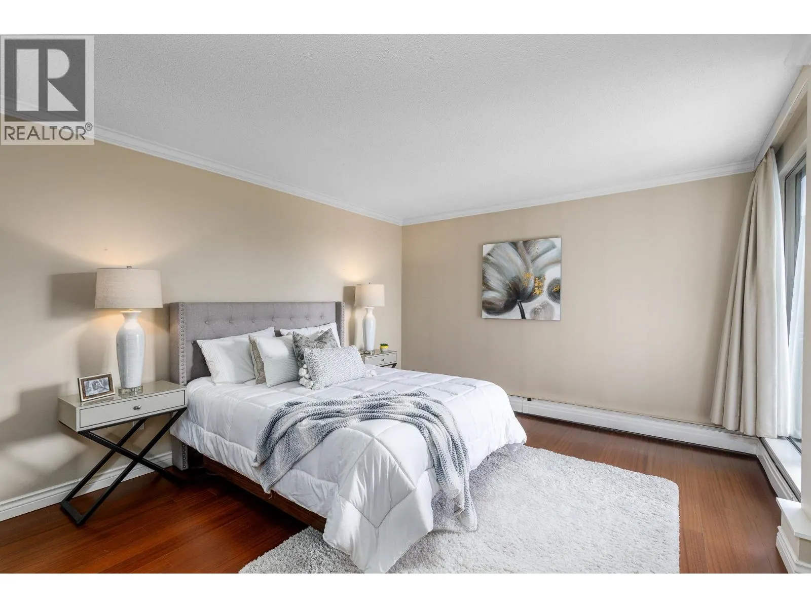 803 1745 ESQUIMALT AVENUE