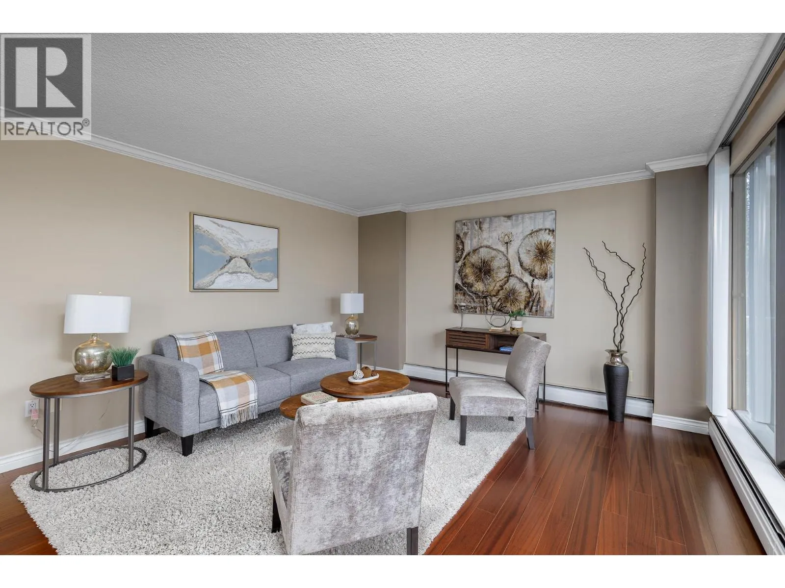 803 1745 ESQUIMALT AVENUE