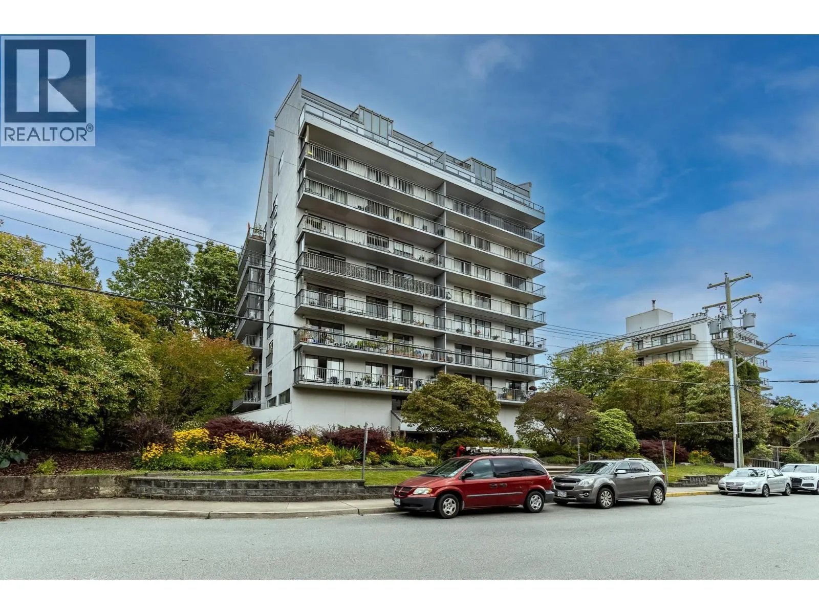 803 1745 ESQUIMALT AVENUE