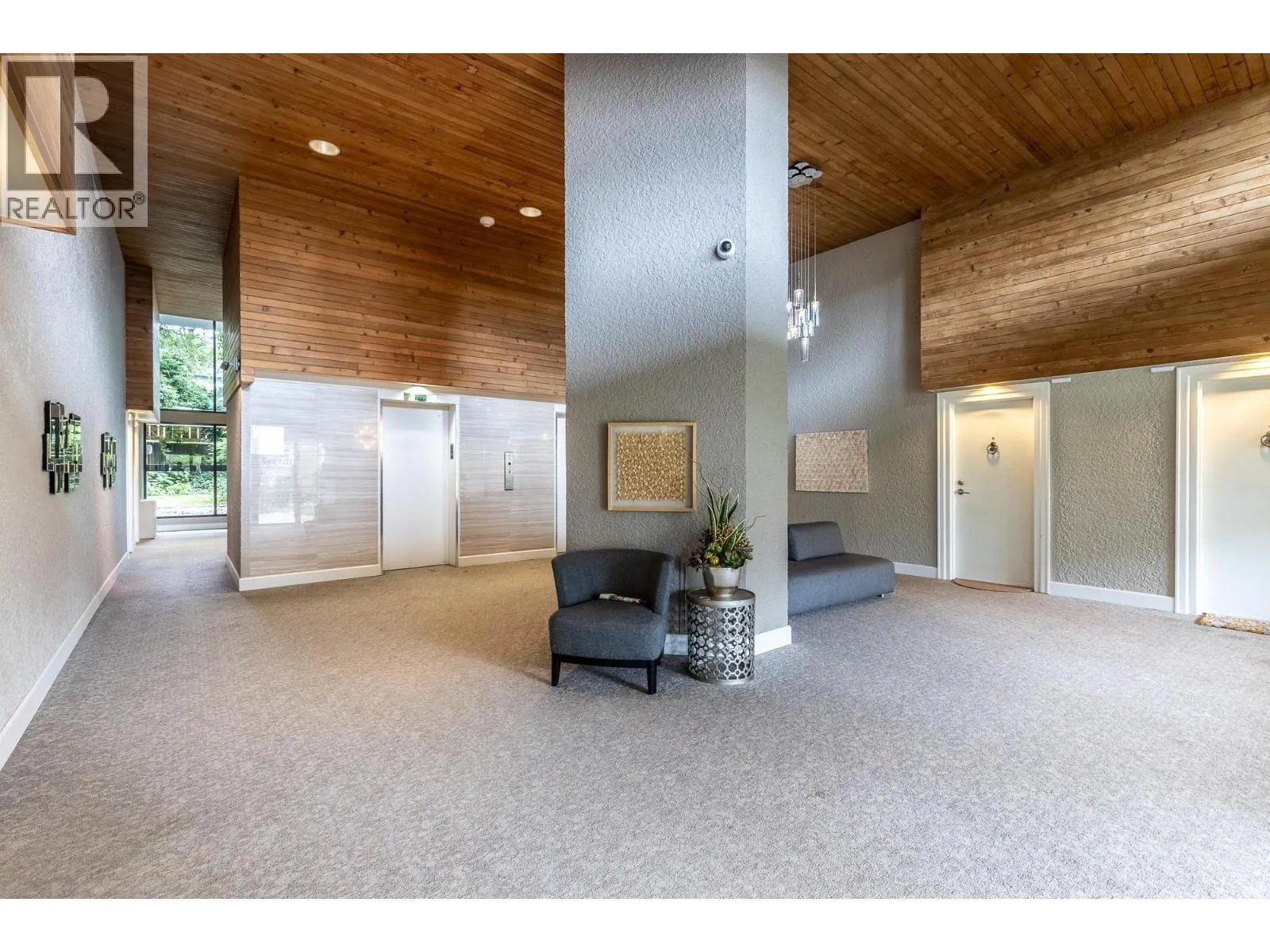 803 1745 ESQUIMALT AVENUE