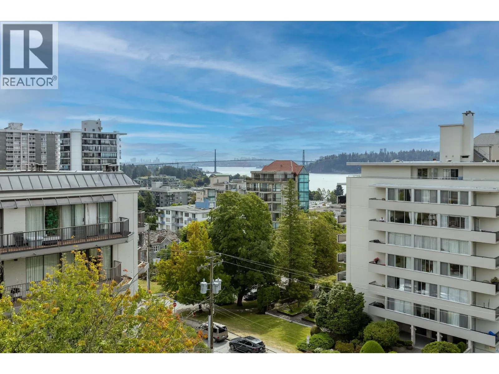 803 1745 ESQUIMALT AVENUE