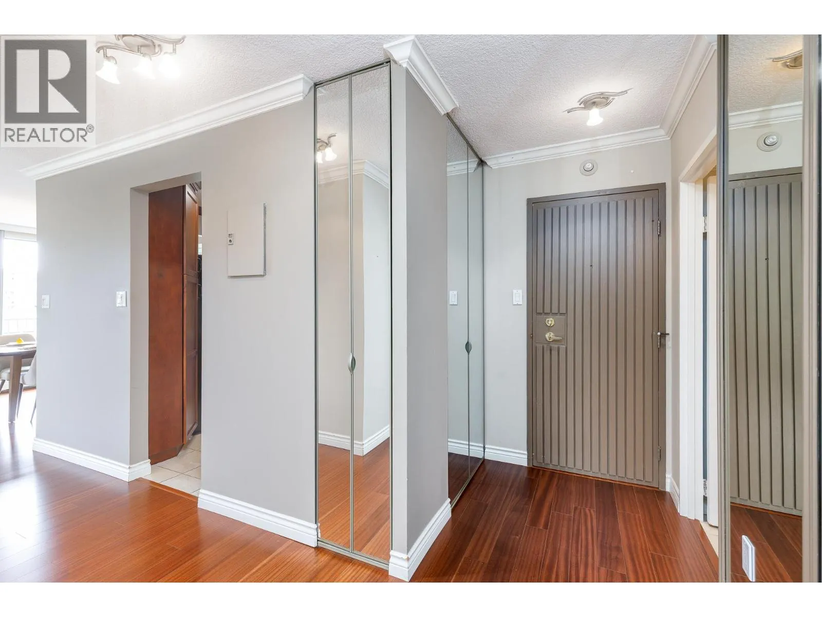 803 1745 ESQUIMALT AVENUE