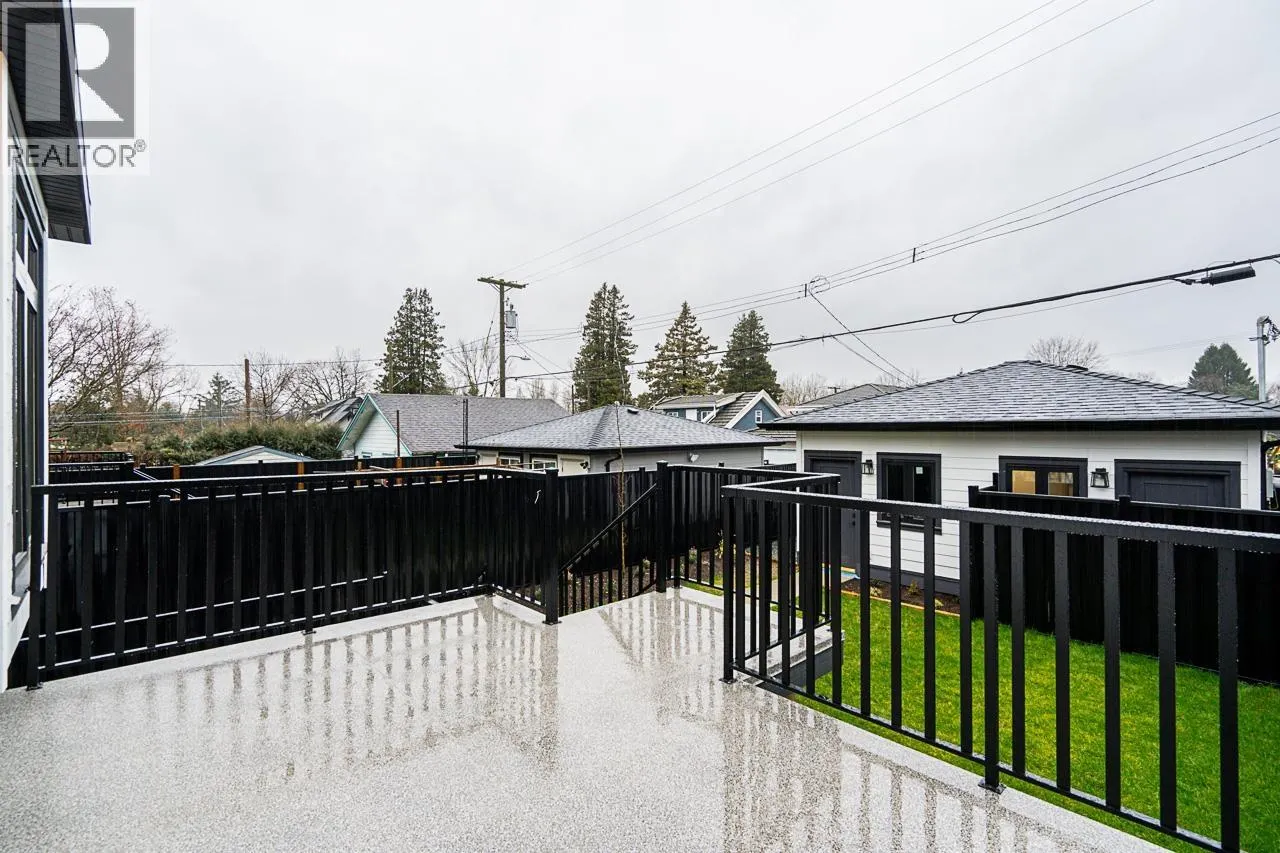 2 2753 NANAIMO STREET