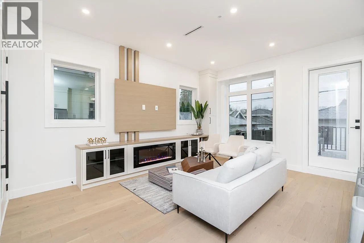 2 2753 NANAIMO STREET