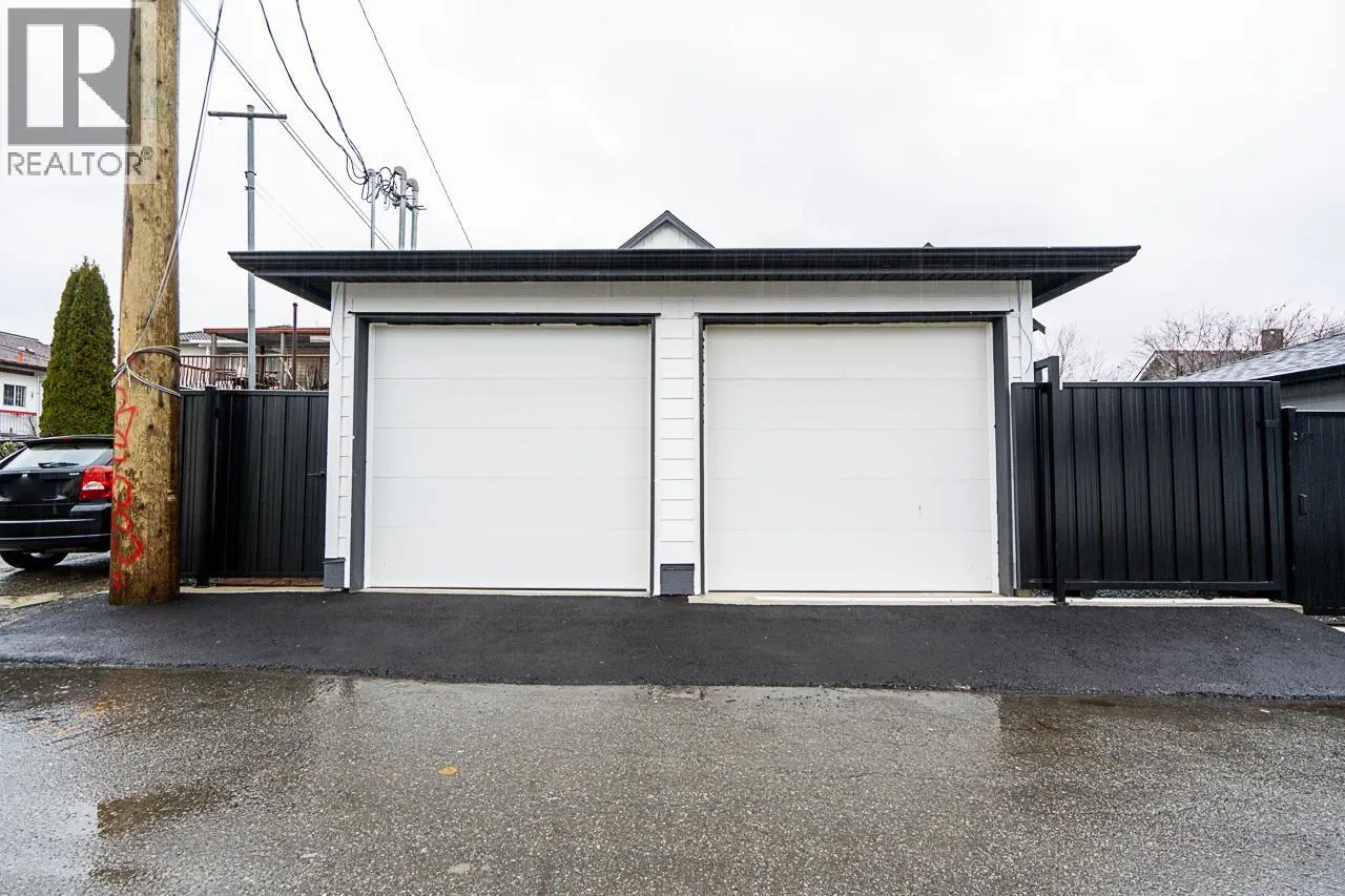 2 2753 NANAIMO STREET