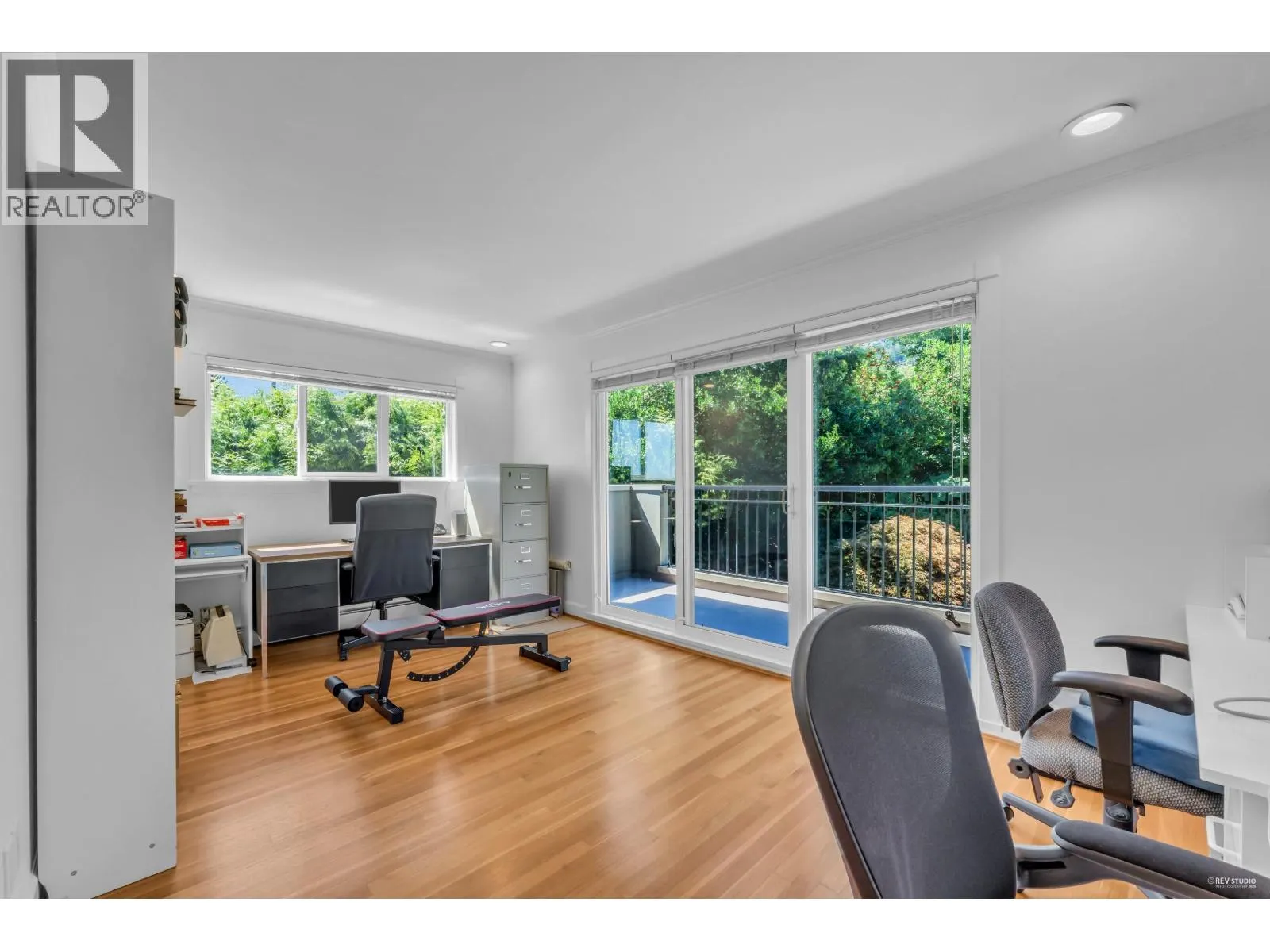 574 ST. ANDREWS PLACE